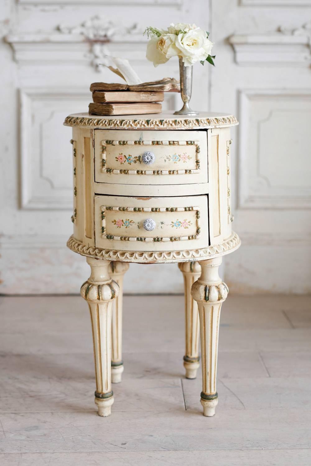 Pair of Vintage Painted Nightstands: 1940 3