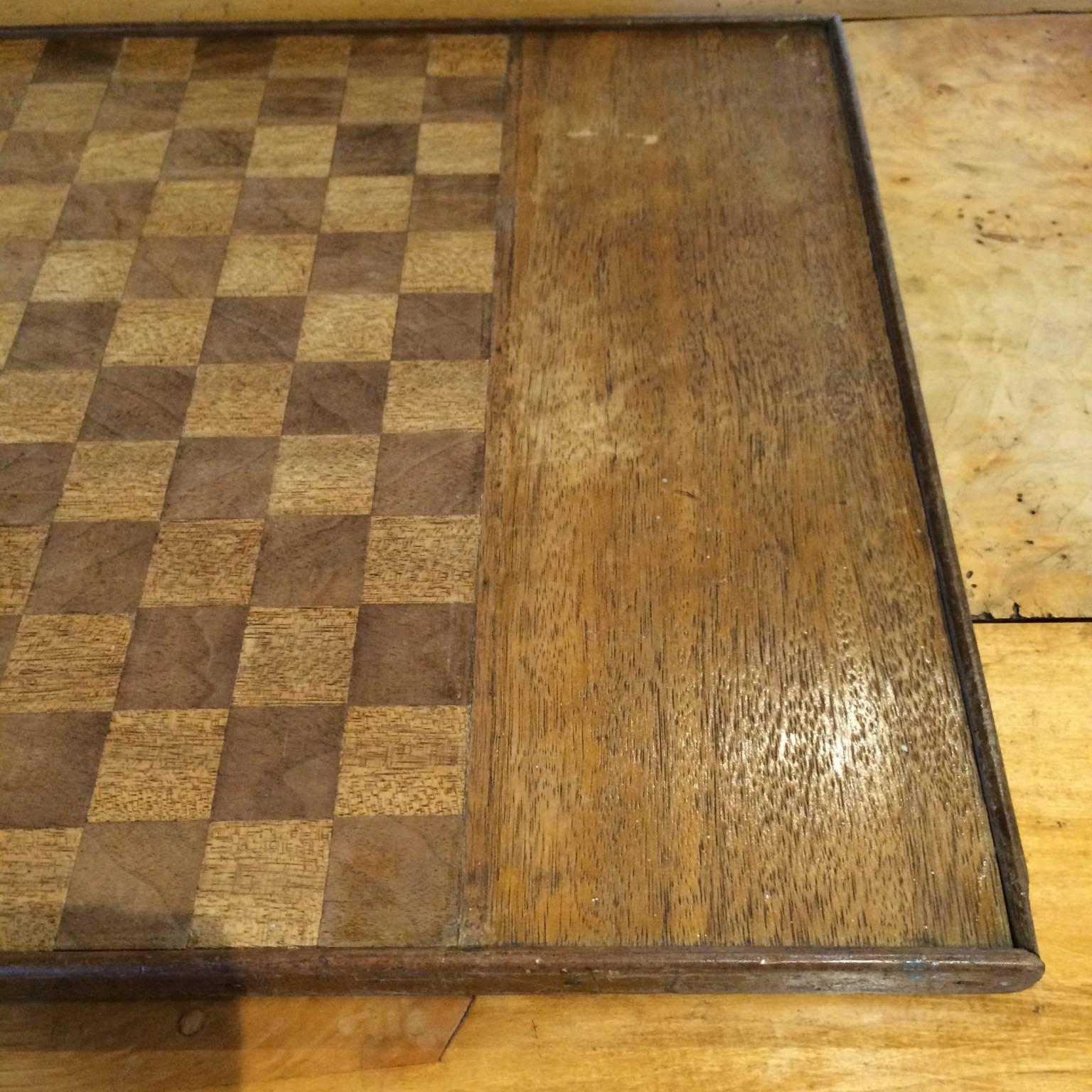 Double-Sided Gameboard with Parcheesi and Draughts 2