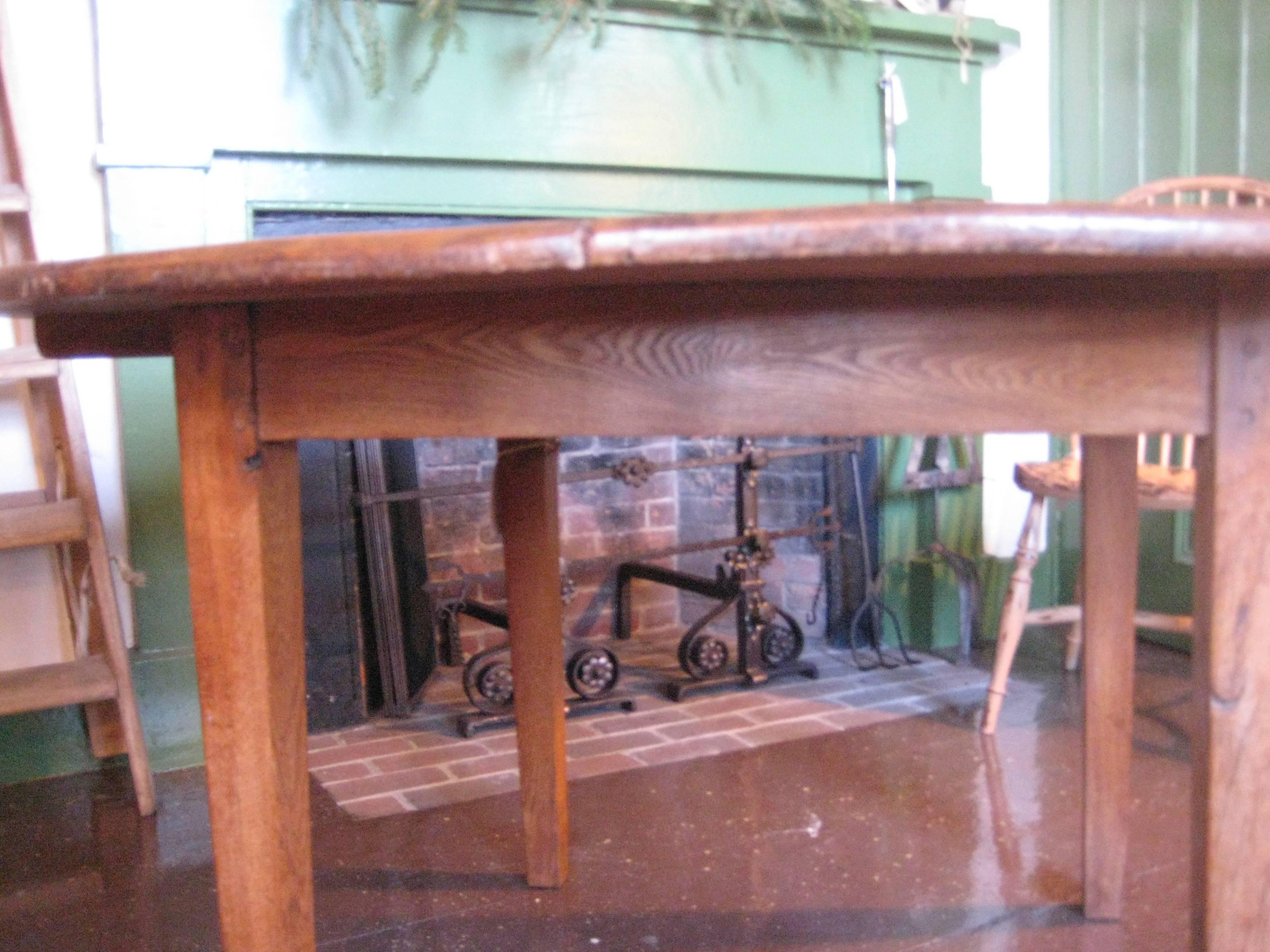Round Table In Excellent Condition In Nantucket, MA