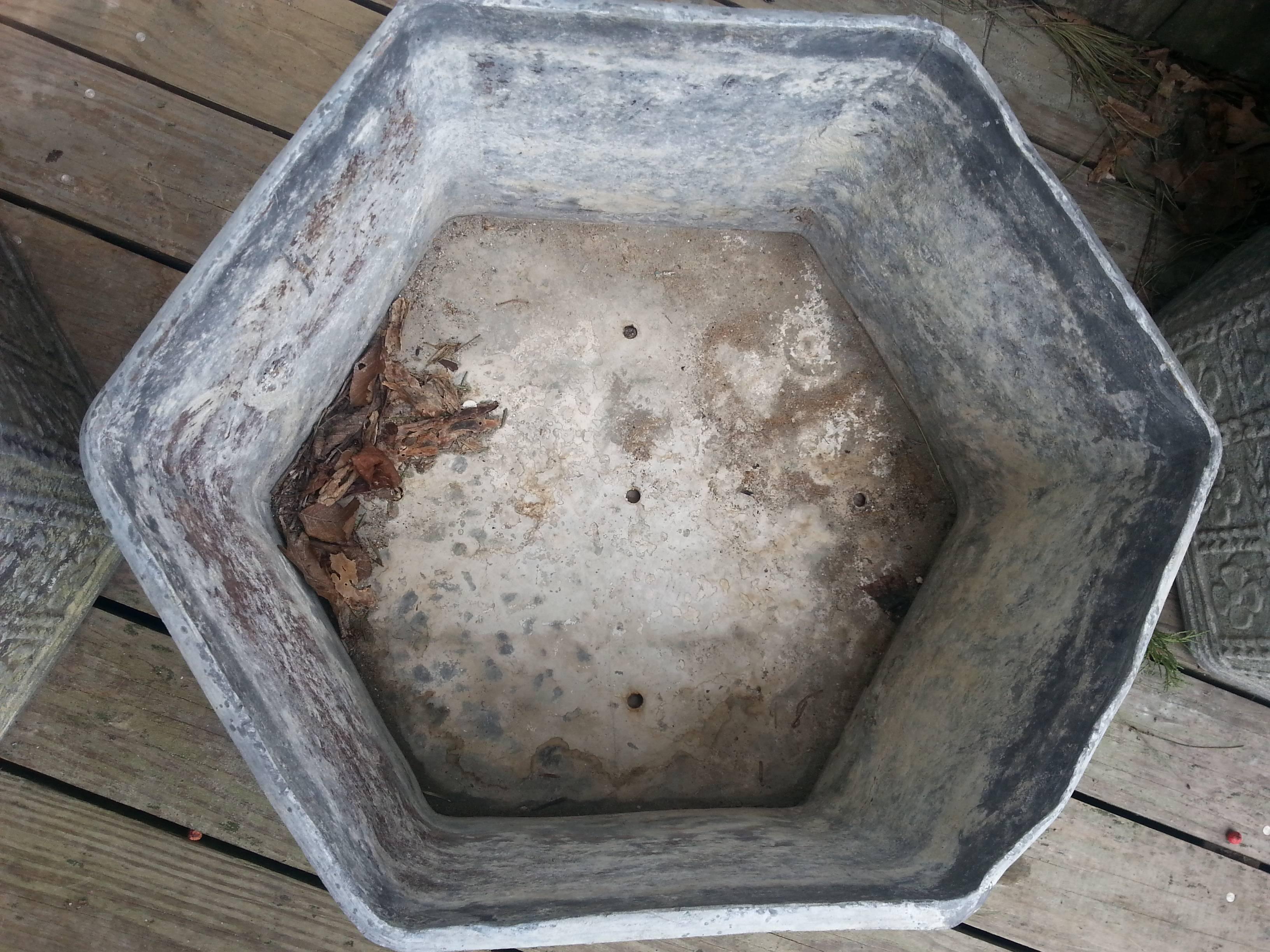 Jardinera octogonal de plomo en Bueno estado para la venta en Nantucket, MA