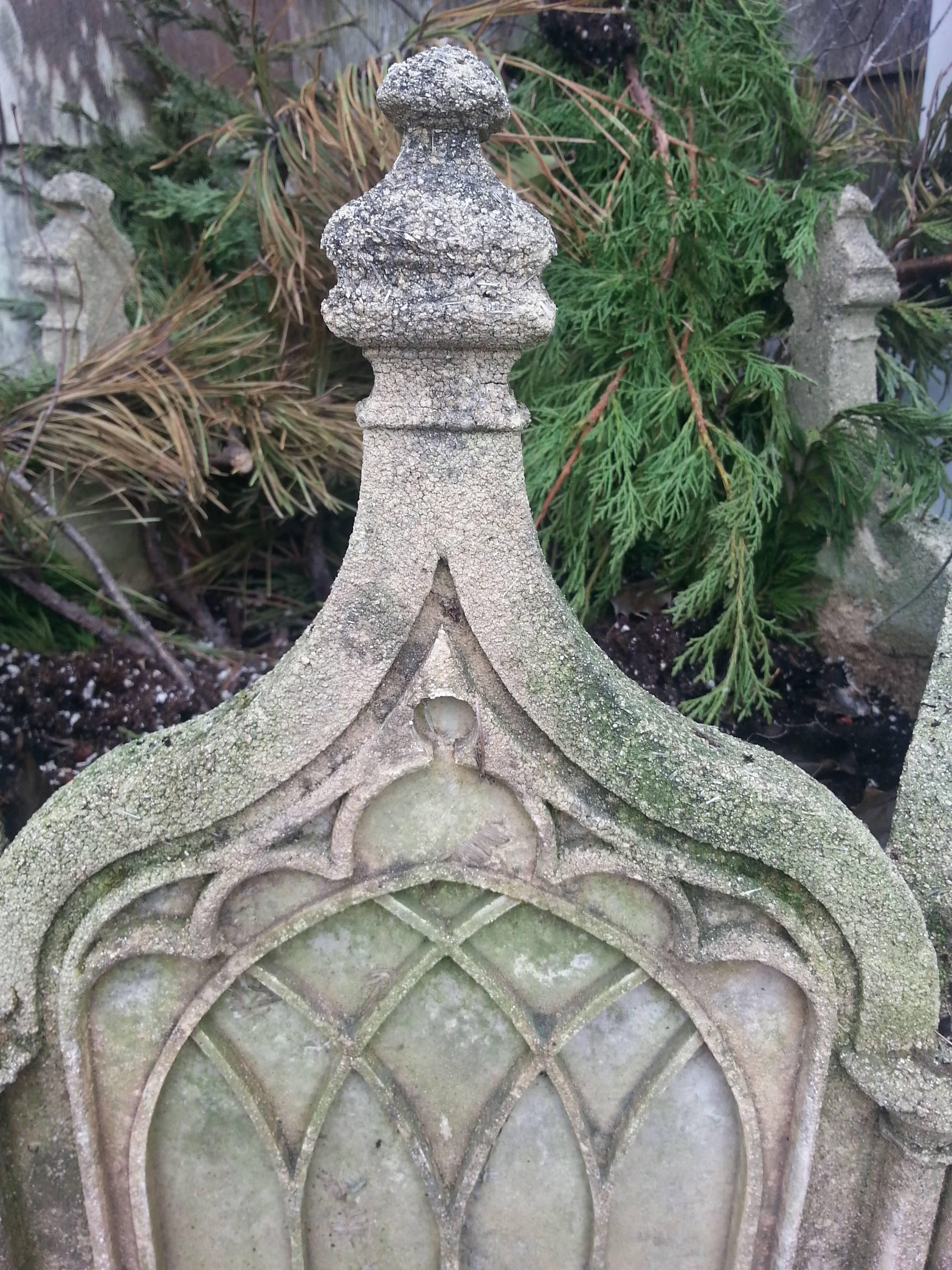 Fioriera gotica in cemento In condizioni deteriorate in vendita a Nantucket, MA