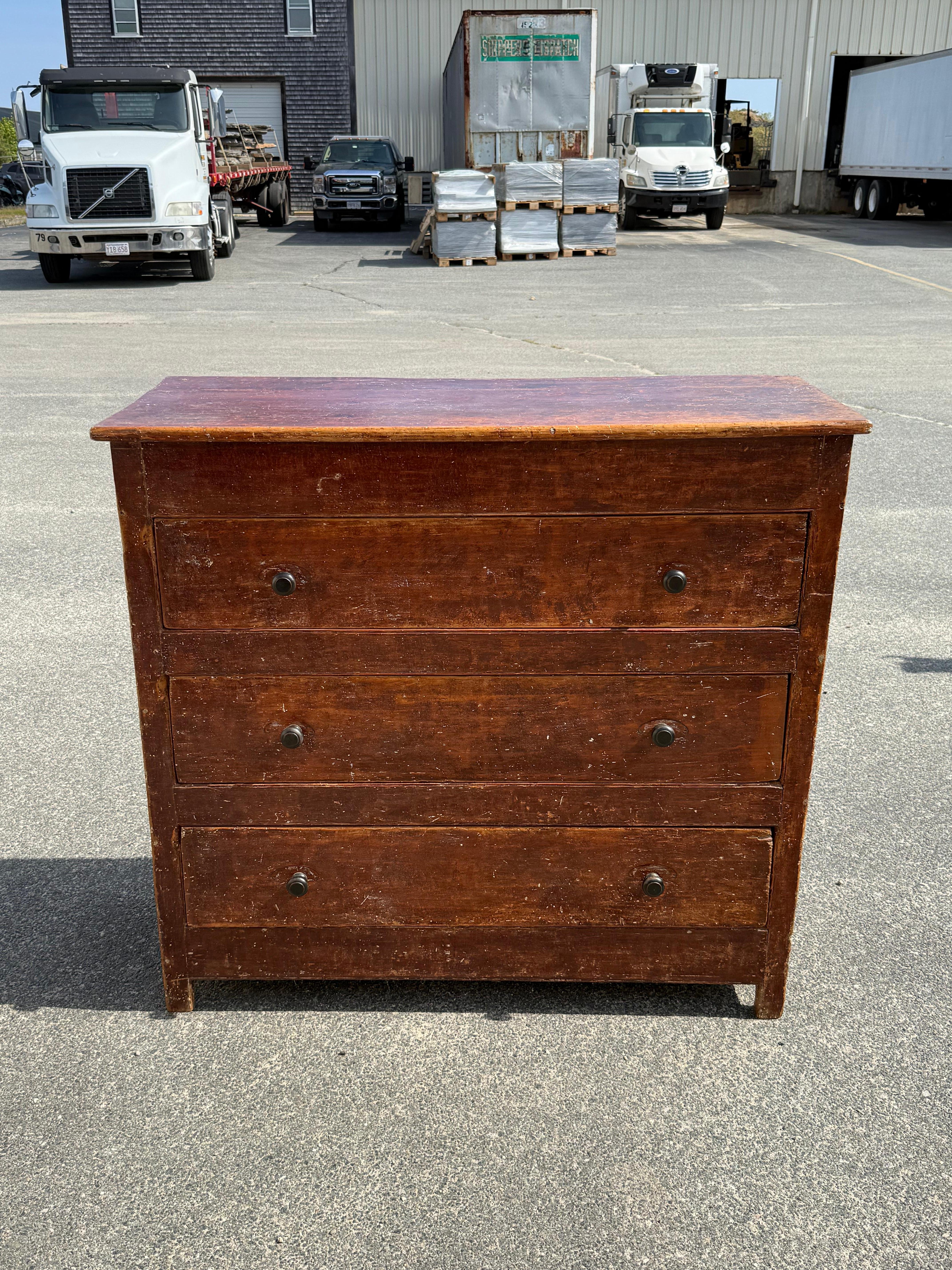 19th c. Pine Chest of Drawers with Original Red Finish For Sale 1