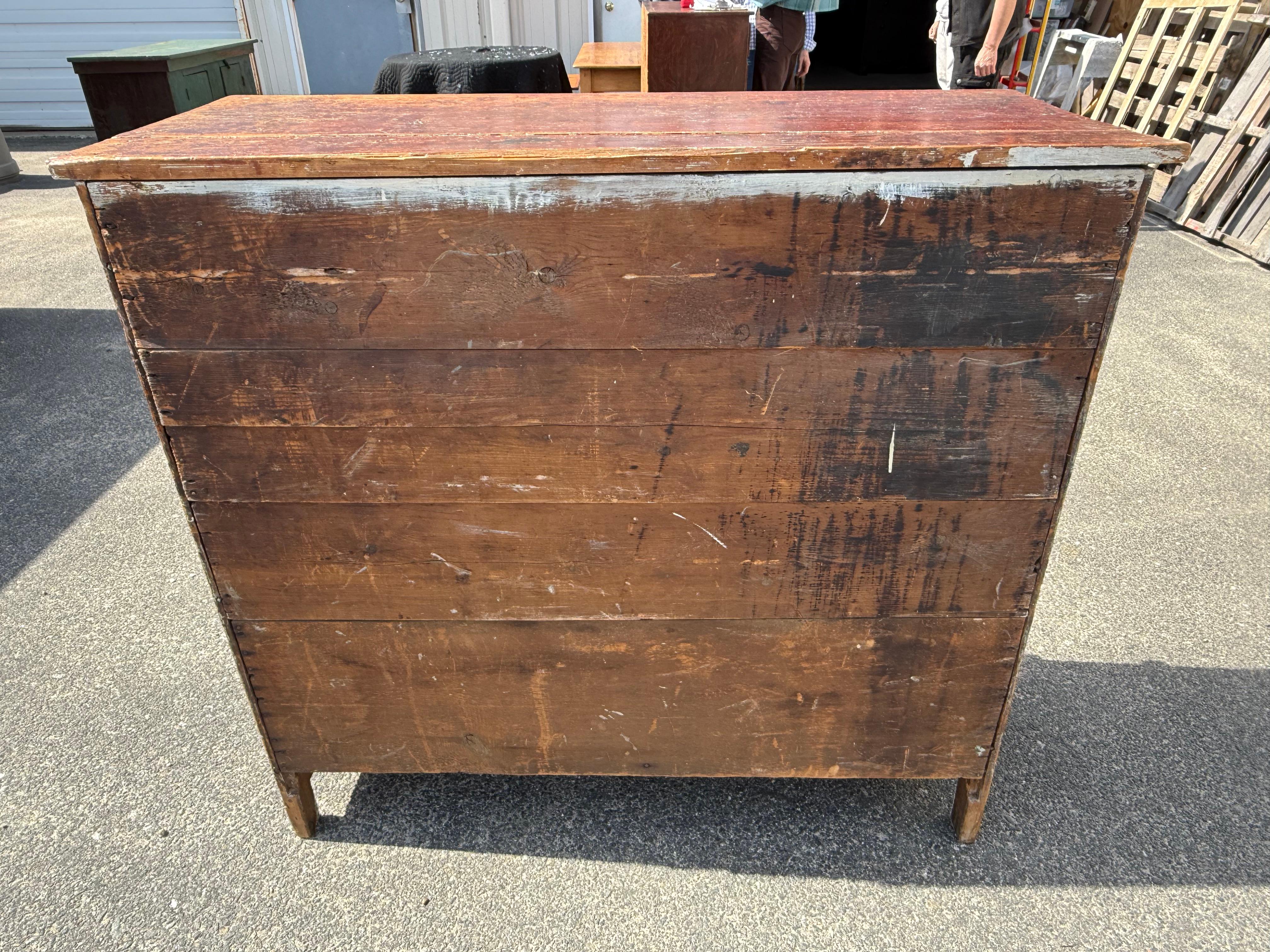 19th c. Pine Chest of Drawers with Original Red Finish In Good Condition For Sale In Nantucket, MA