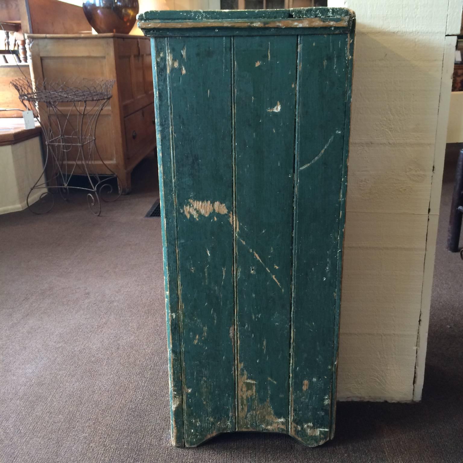 Green Single Door Cupboard In Good Condition For Sale In Nantucket, MA