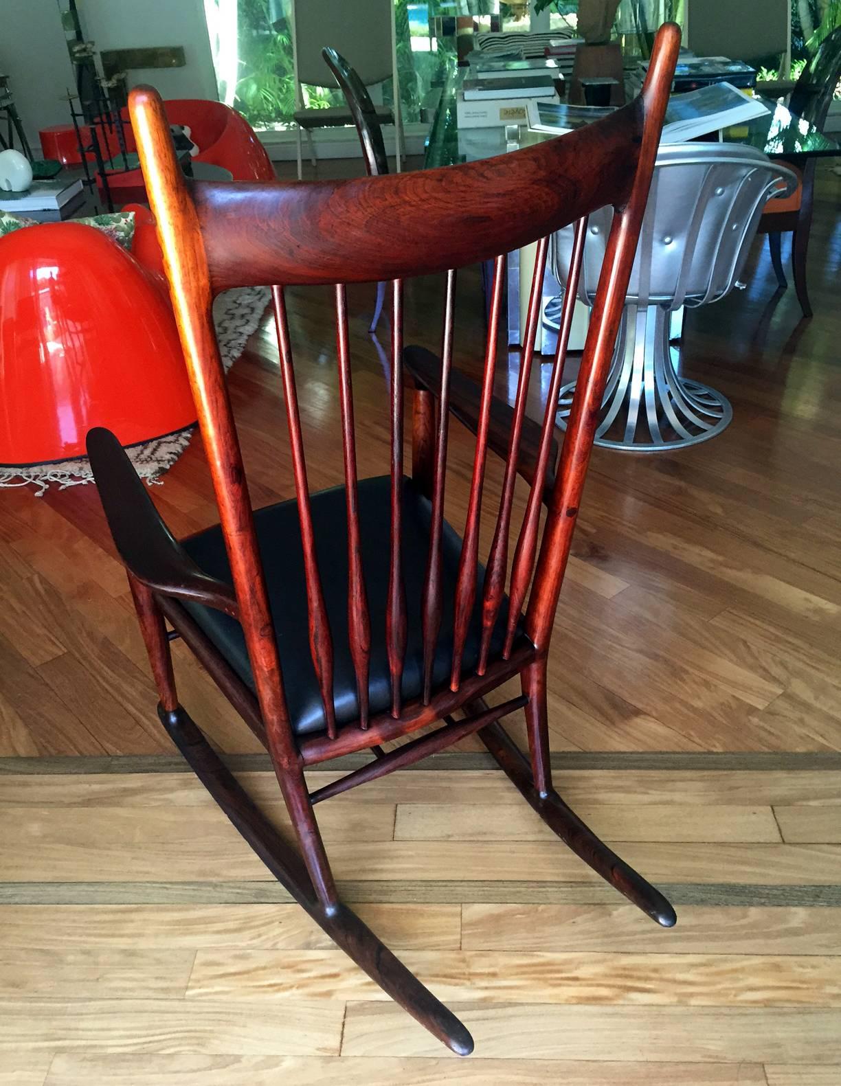 Américain Rare fauteuil à bascule en bois de rose d'époque par Sam Maloof