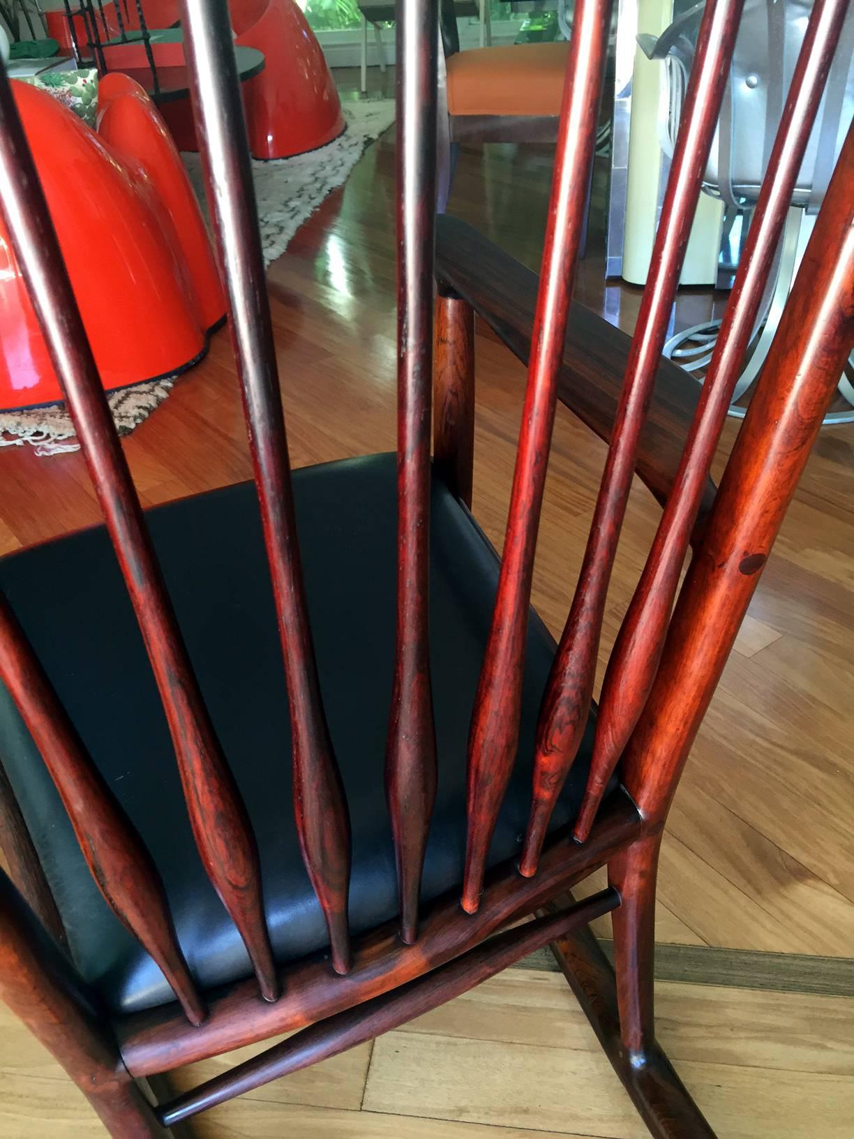 Rare fauteuil à bascule en bois de rose d'époque par Sam Maloof Bon état à Atlanta, GA