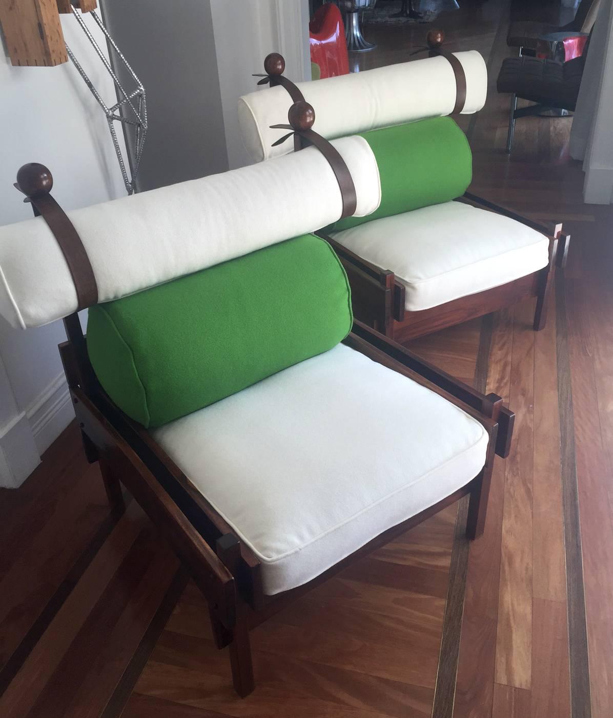 Brésilien Paire de chaises en bois de rose Tonico de Sergio Rodrigues en vente