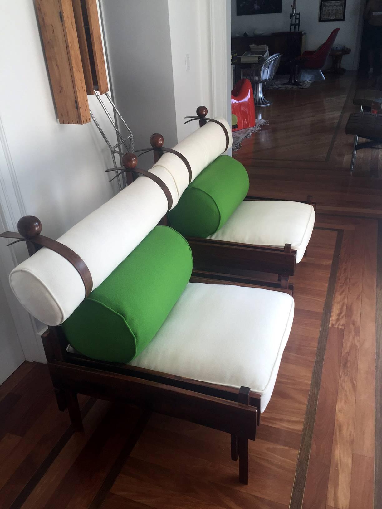 Paire de chaises en bois de rose Tonico de Sergio Rodrigues en vente 3