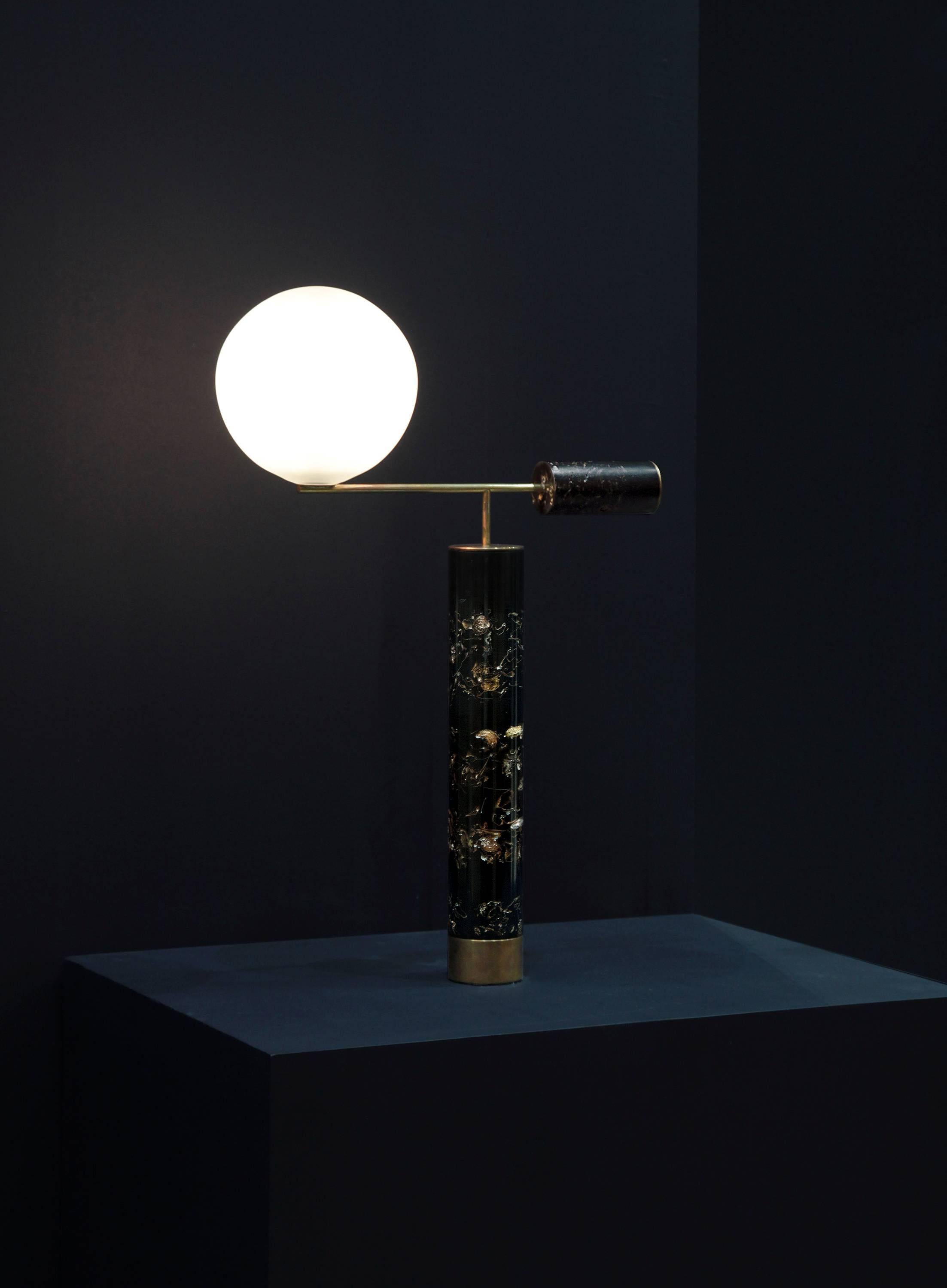 Table lamp, 2017

Brass, flowers, resin, handblown glass

White or black resin version available

Unique piece.

Measures: H 23.6