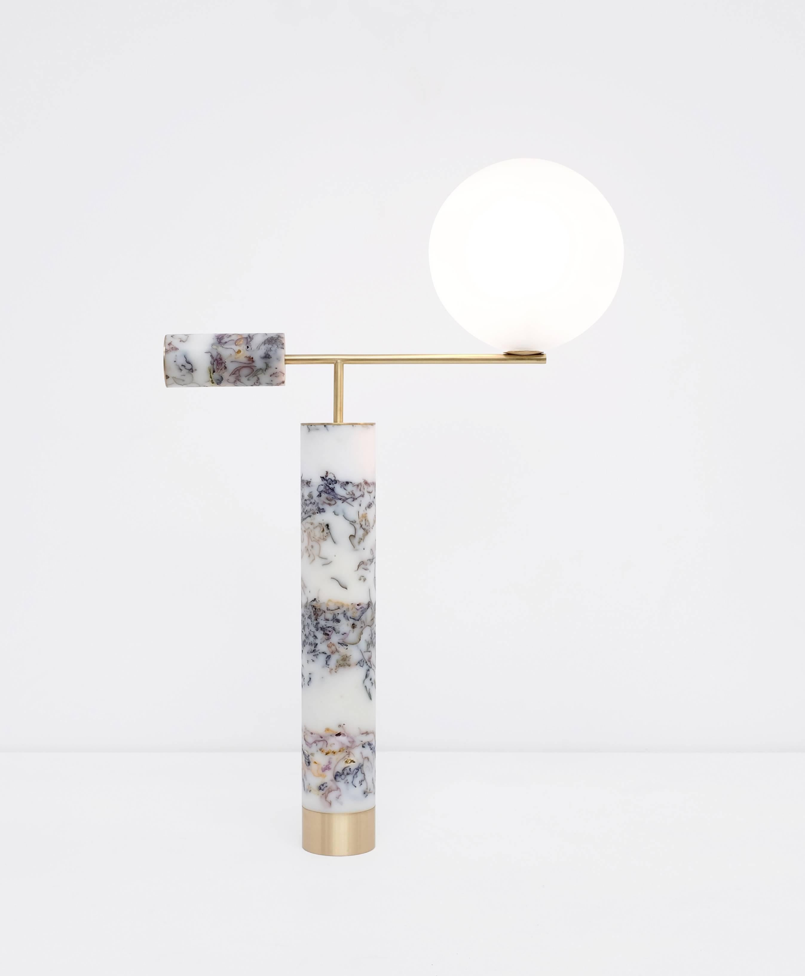Table lamp, 2017.

Brass, flowers, resin, handblown glass.

White or black resin version available.

Unique piece.

Measure: H 23.6 x W 16.9 x D 7.