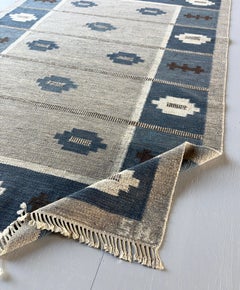 Large Swedish flatweave rölakan carpet Svensk Hemslöjd, signed SH, Sweden 1950s