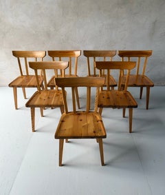 Set aus sieben Carl-Malmsten-Esszimmerstühlen aus massiver Oregon-Kiefer, Schweden, 1960er Jahre