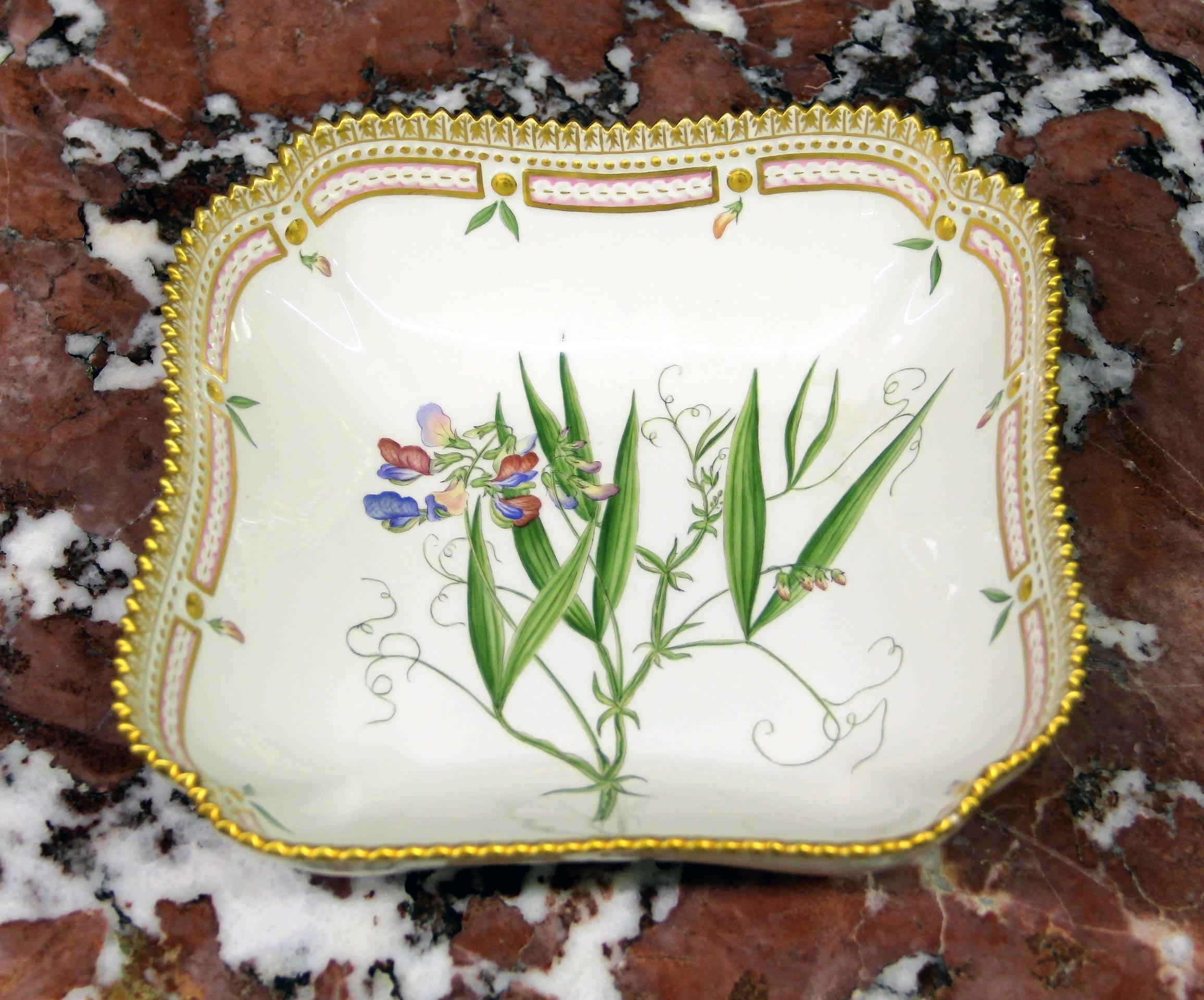 A 20th century Flora Danica square vegetable dish.

Finely decorated with gold accent designs, reticulated rim and 