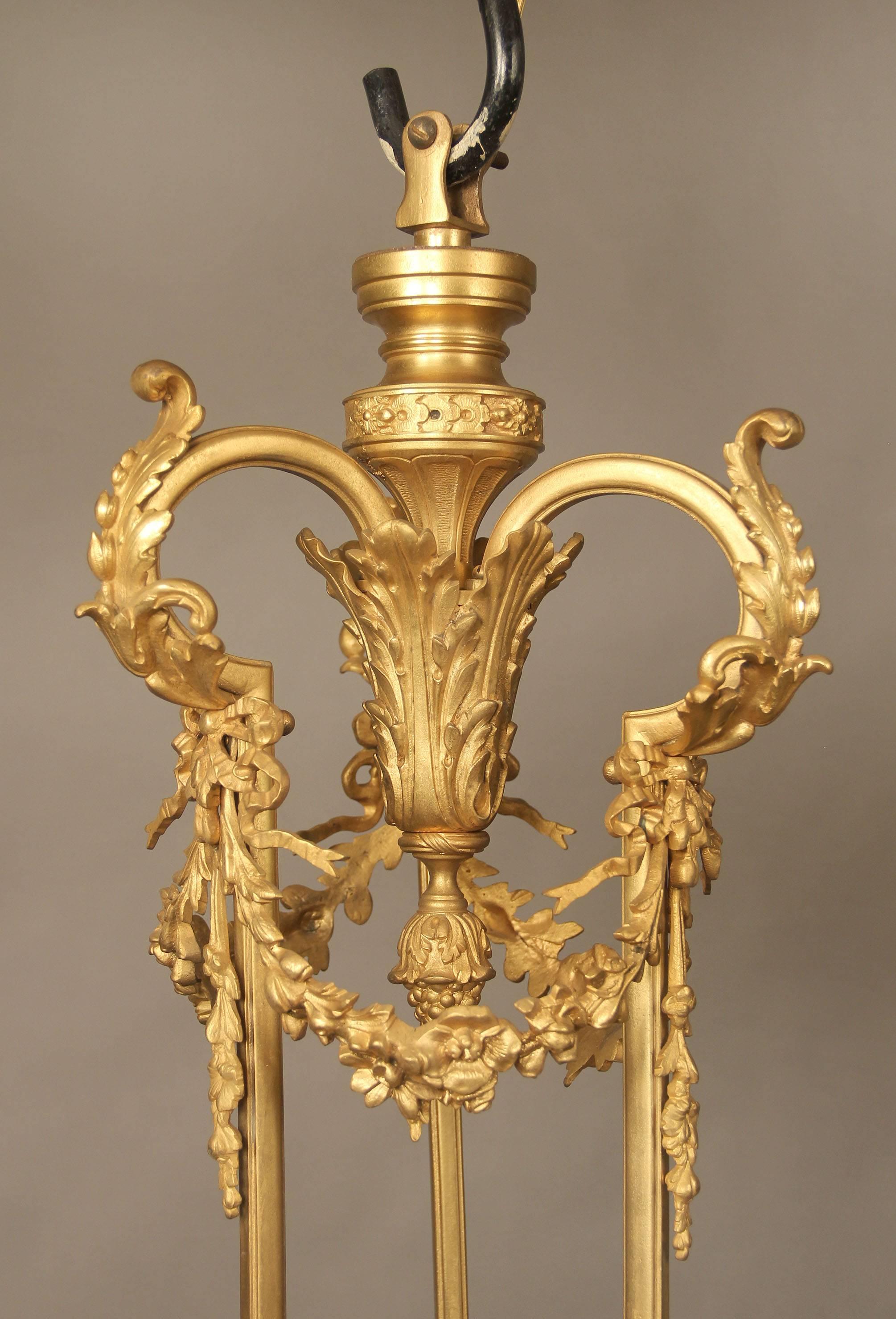 Belle Époque Lovely Early 20th Century Gilt Bronze Eight-Light Chandelier For Sale