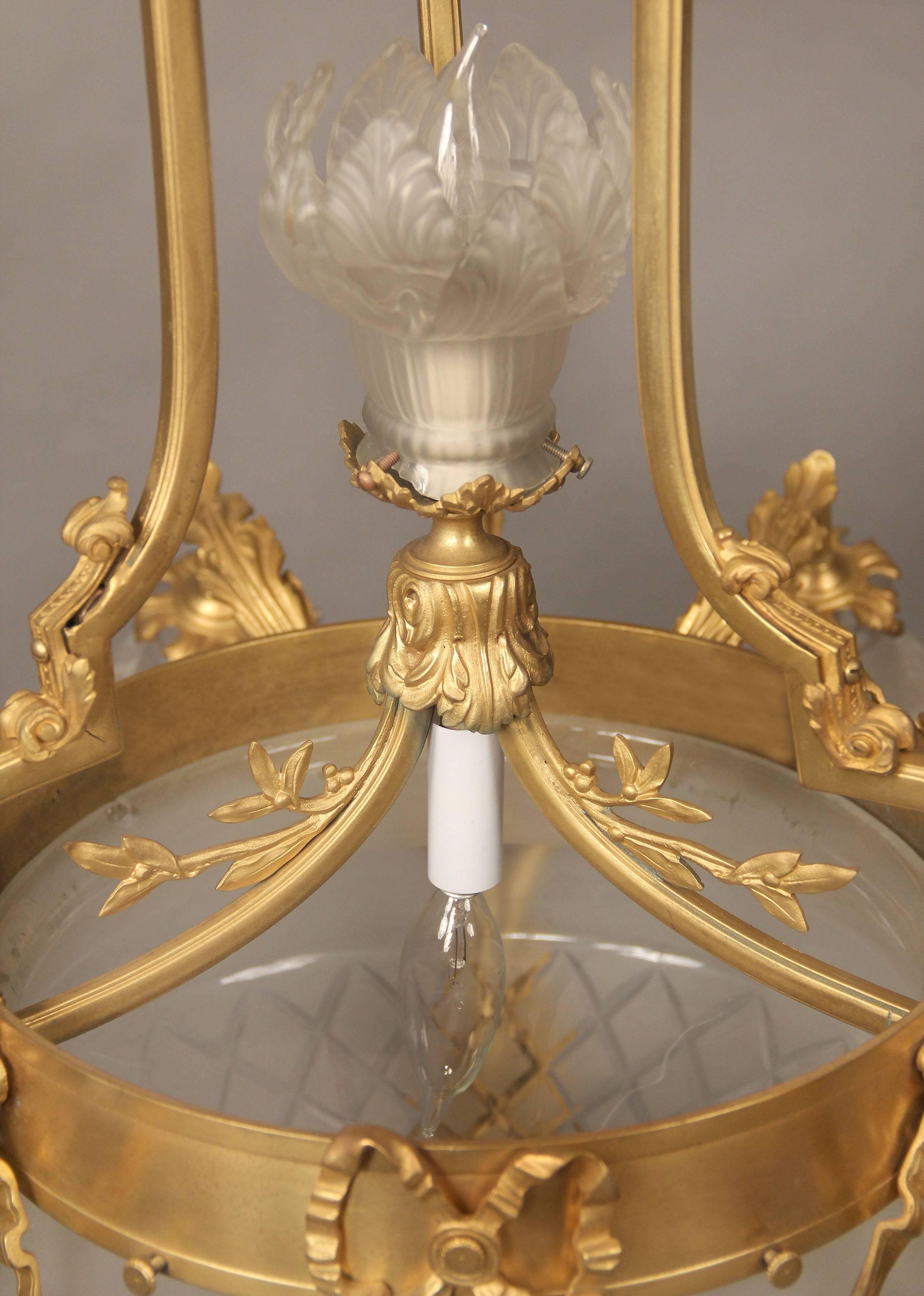 French Lovely Early 20th Century Gilt Bronze Eight-Light Chandelier For Sale