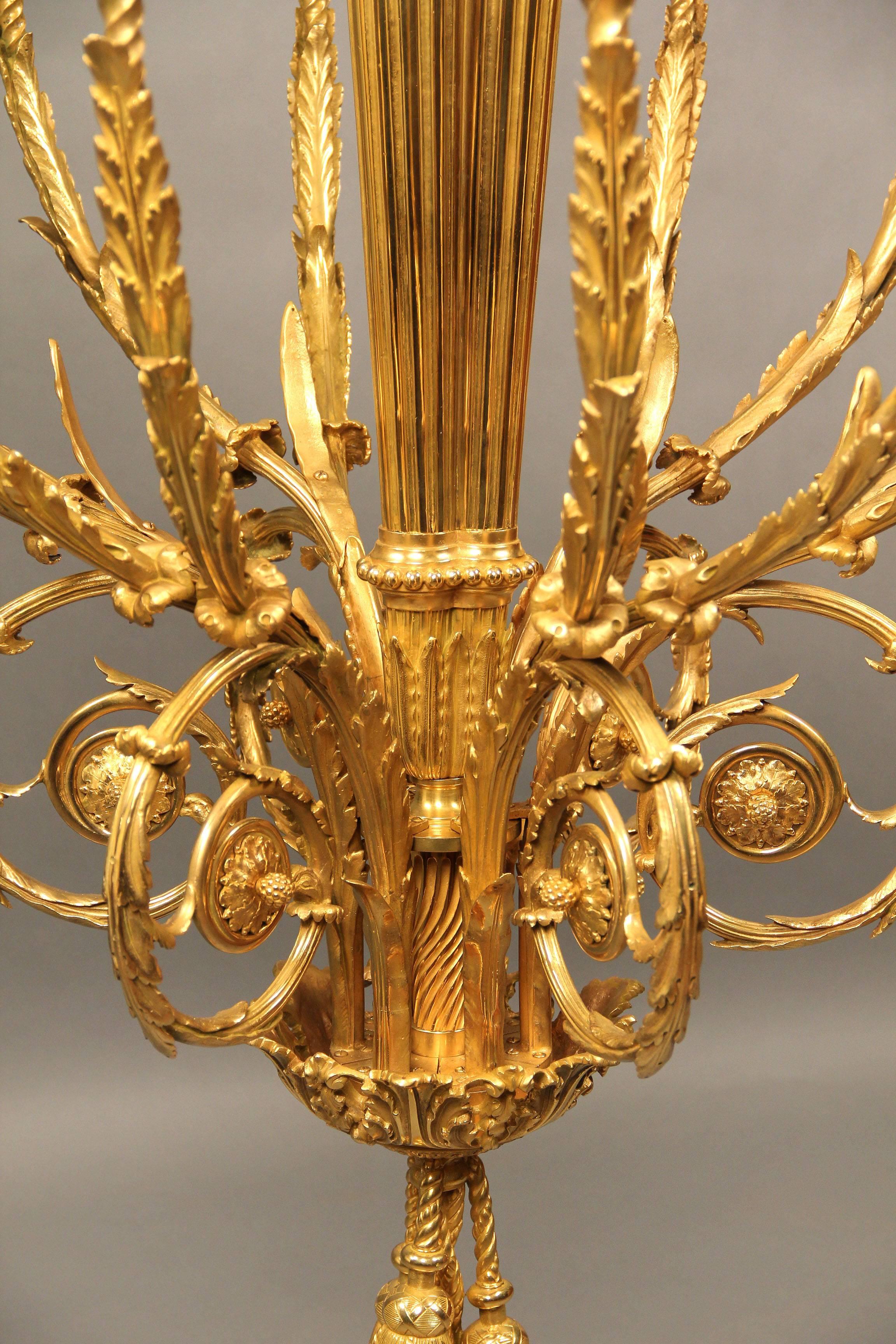 Außergewöhnlicher Kronleuchter aus vergoldeter Bronze aus dem späten 19. Jahrhundert (Französisch) im Angebot