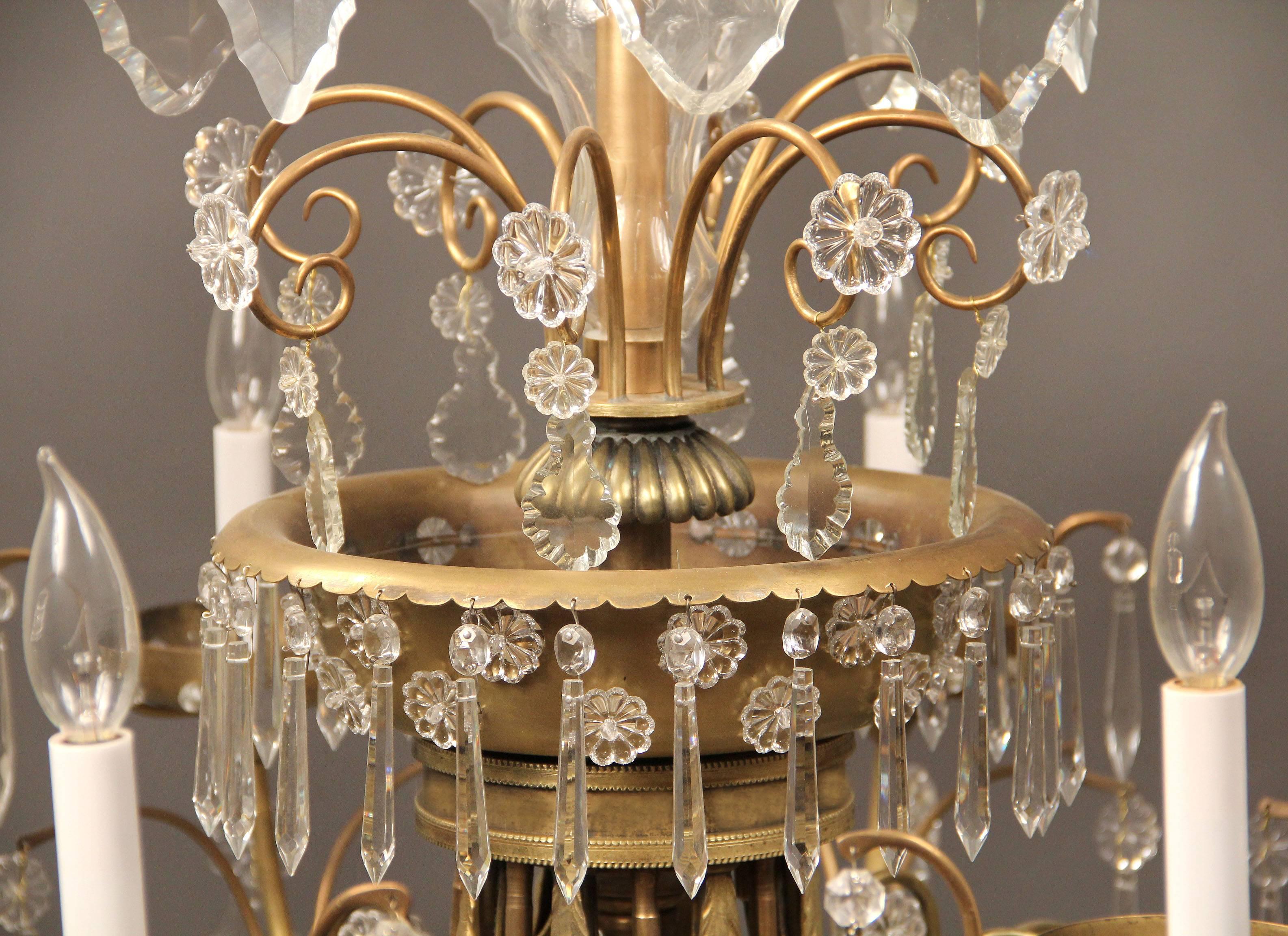 Belle Époque Lovely Late 19th Century Gilt Bronze and Crystal Eight-Light Chandelier For Sale