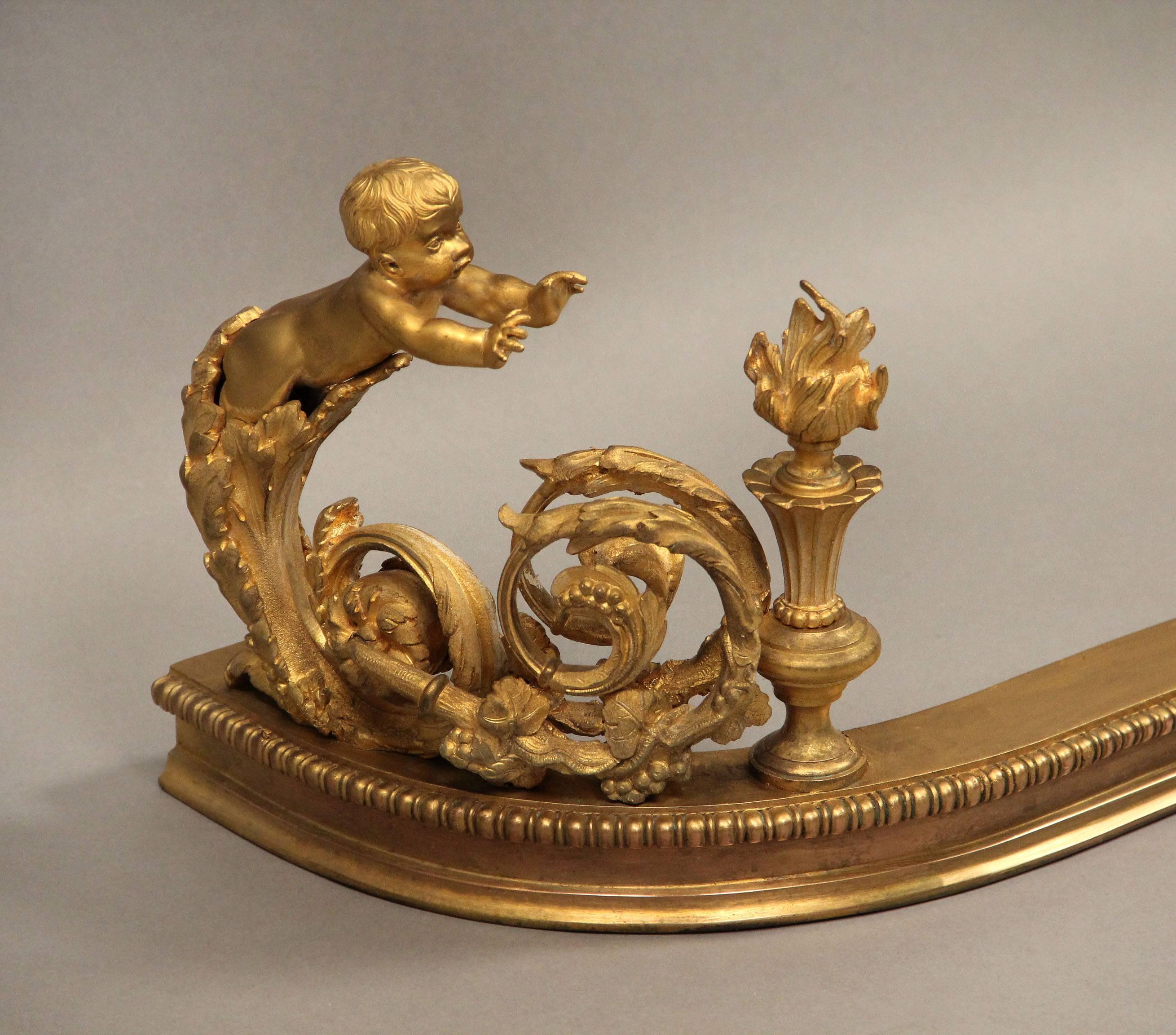 Belle Époque Raffinatissimo parafuoco in bronzo dorato della fine del XIX secolo in vendita