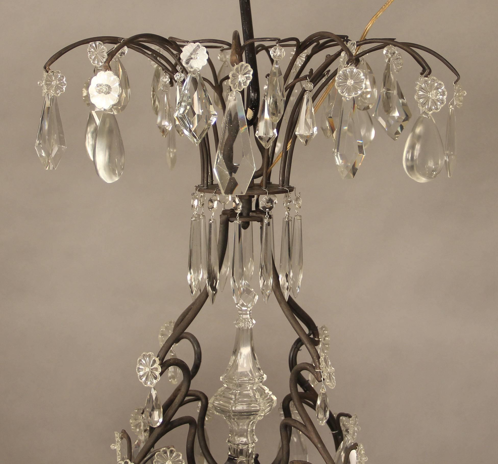 Eisen- und Kristall-Kronleuchter mit fünfzehn Lichtern aus dem späten 19. und frühen 20. Jahrhundert (Belle Époque) im Angebot
