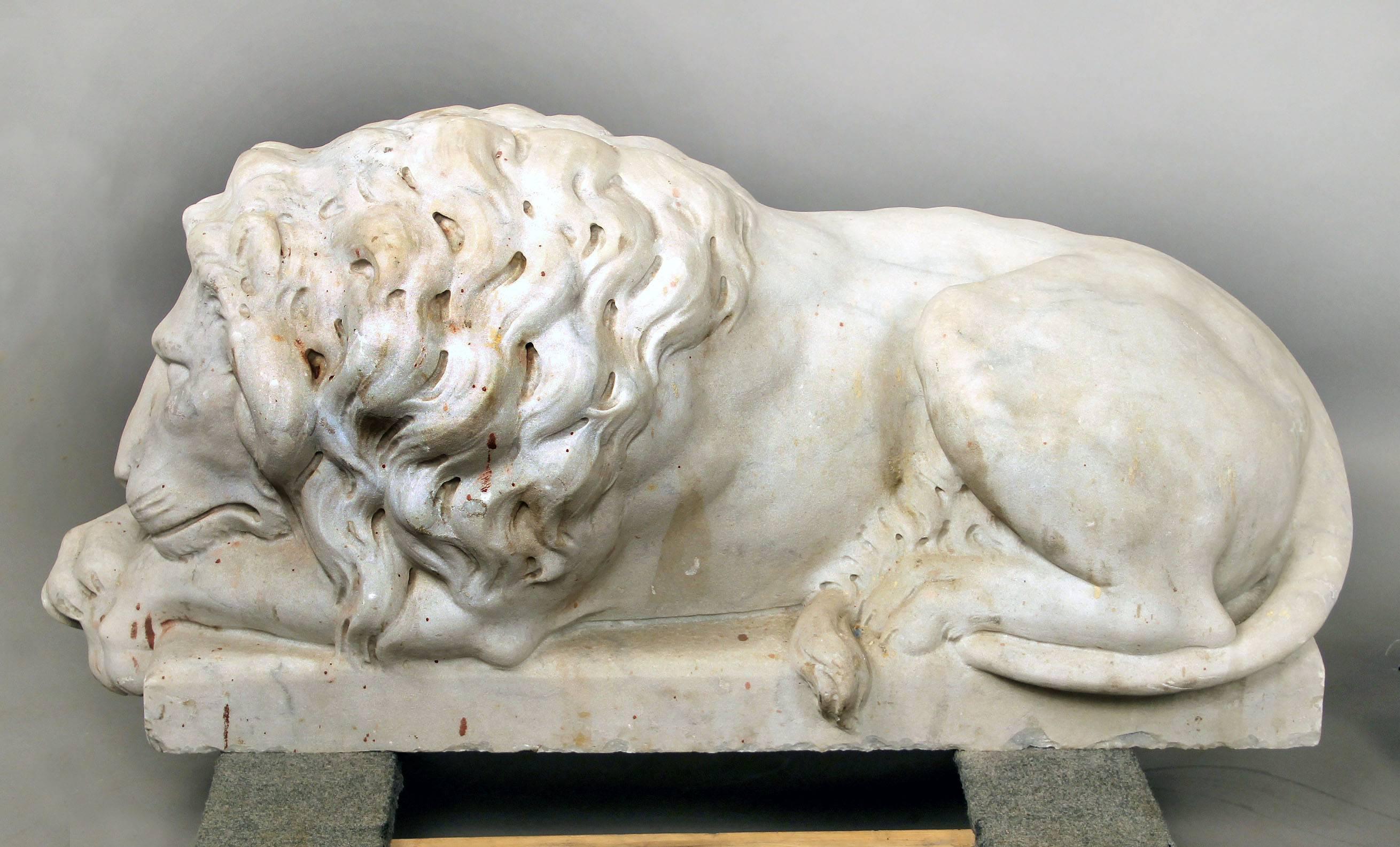 Carved Nice Pair of Early 20th Century Large White Marble Recumbent Lions