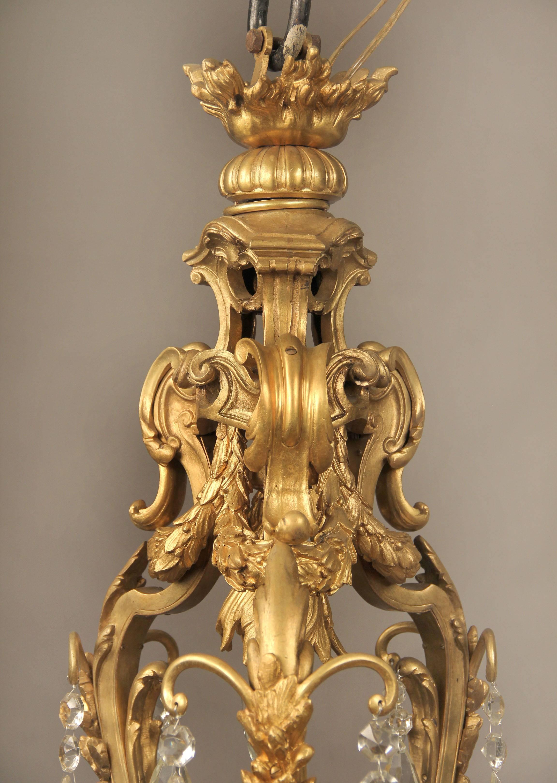 Belle Époque Lustre à onze lumières en bronze doré et cristal du début du XXe siècle en vente