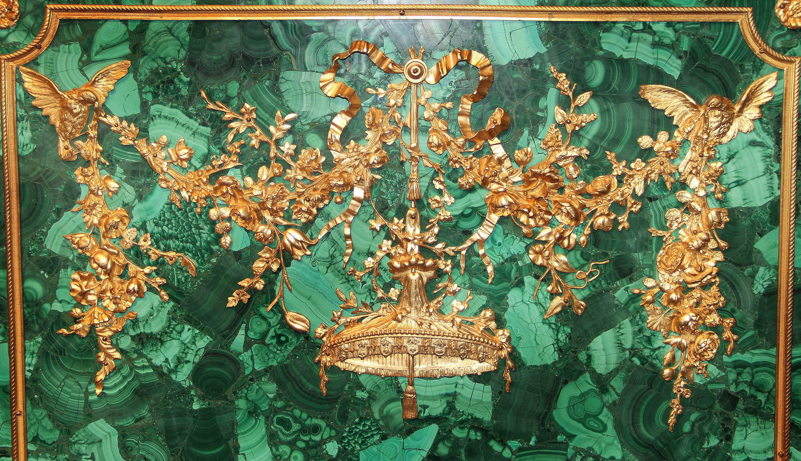 Belle Époque Early 20th Century Gilt Bronze-Mounted Malachite Vitrine Cabinet