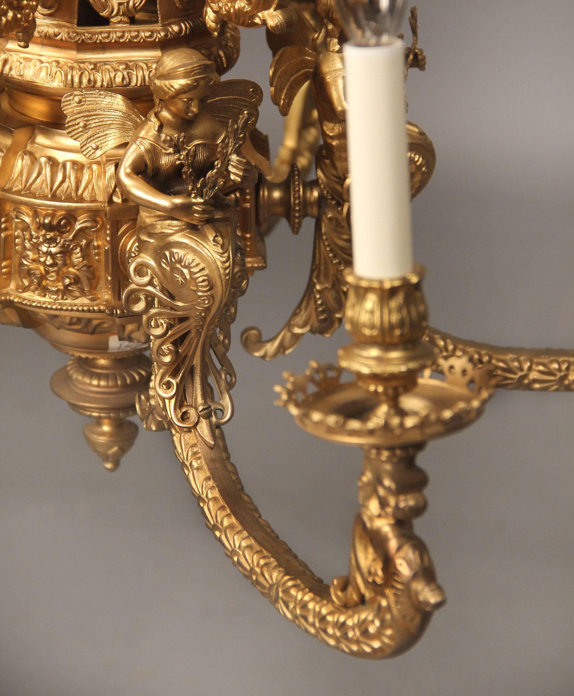 Fünfflammiger Kronleuchter aus vergoldeter Bronze des späten 19. Jahrhunderts (Vergoldet) im Angebot