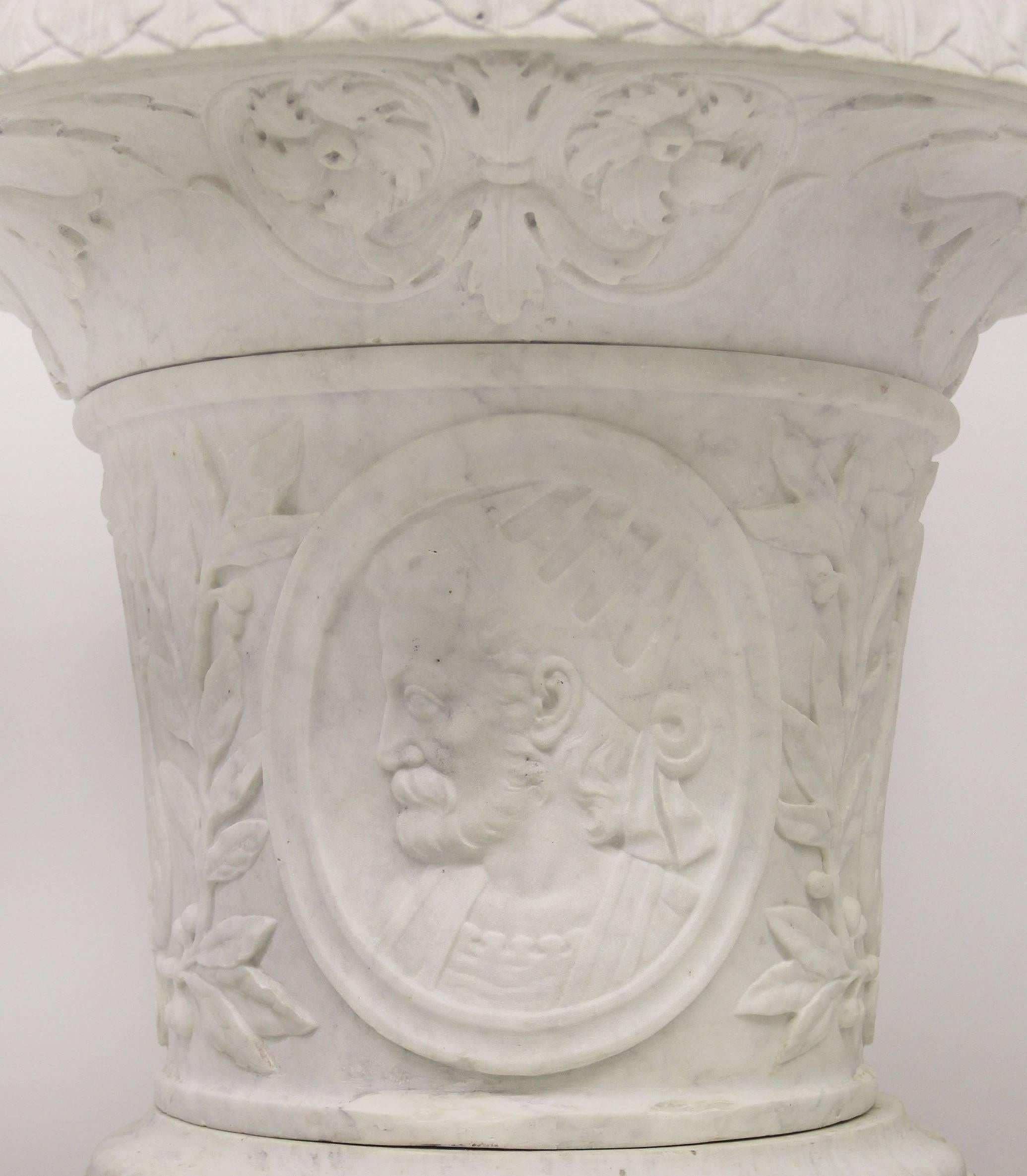 Belle Époque Very Fine Early 20th Century Hand-Carved Carrera Marble Urn For Sale