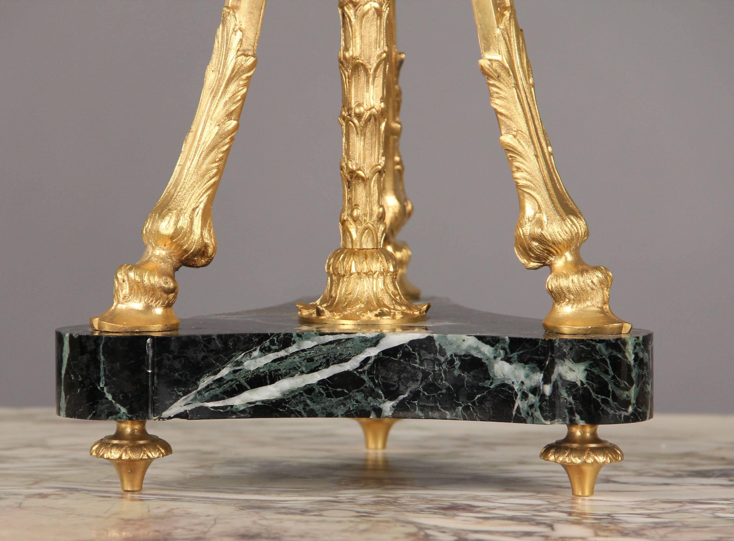 Doré Paire de Cassolettes en marbre Verde Antico montées sur bronze doré de la fin du 19ème siècle en vente