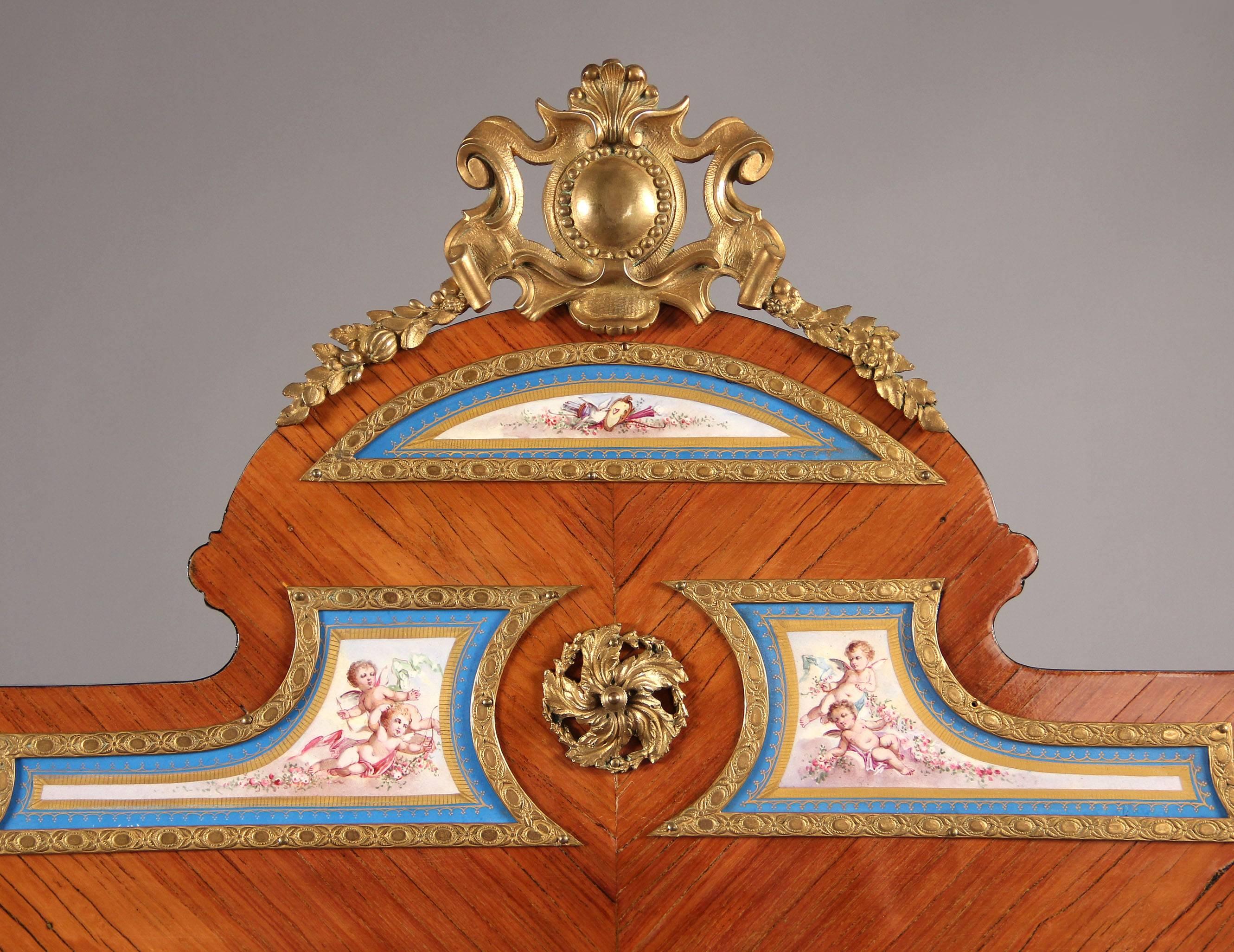 Beautiful Late 19th Century Gilt Bronze and Sevres Style Dressing Table For Sale 1