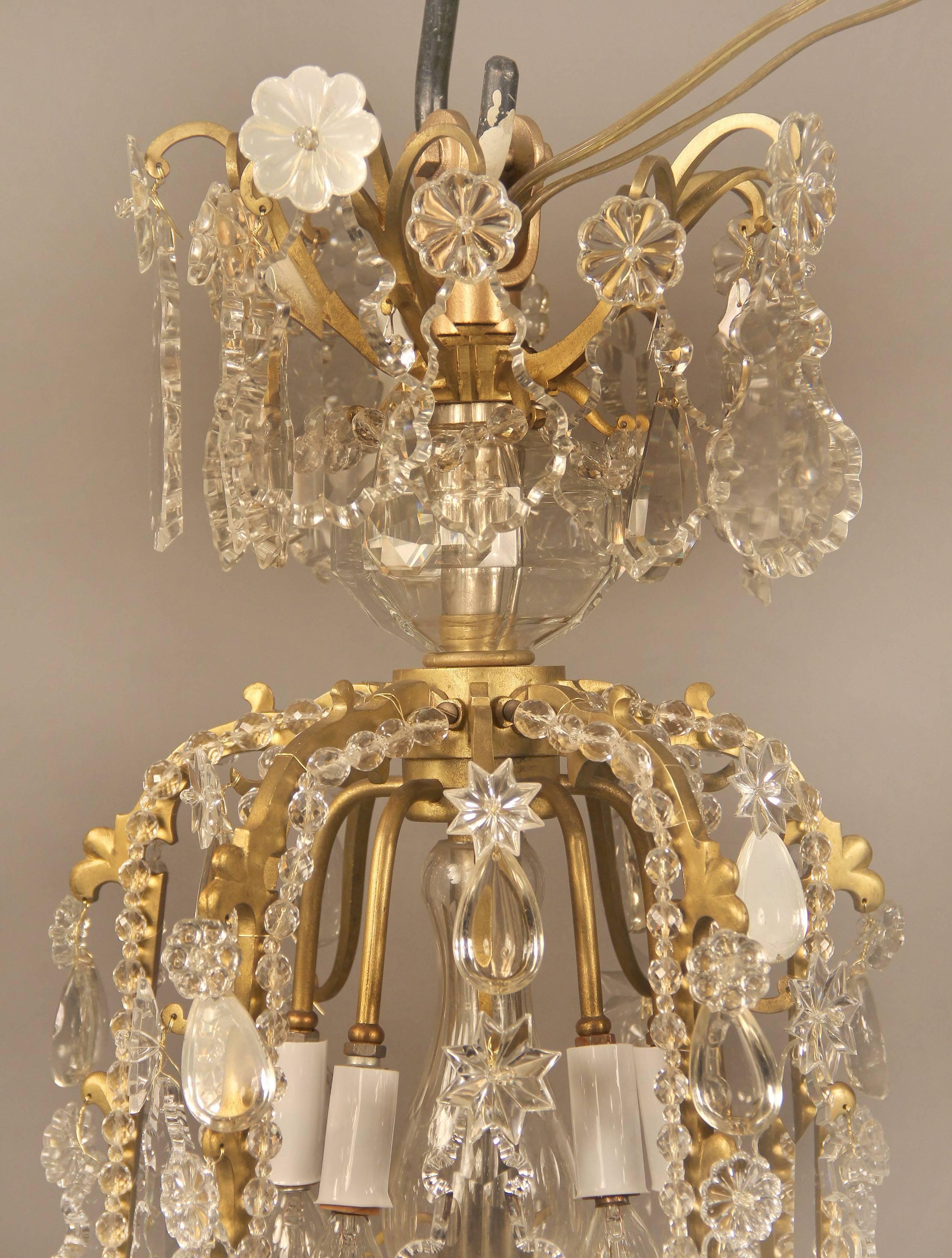 Kronleuchter mit fünfundzwanzig Lichtern aus vergoldeter Bronze und geschliffenem Glas aus dem frühen 20. Jahrhundert (Französisch) im Angebot