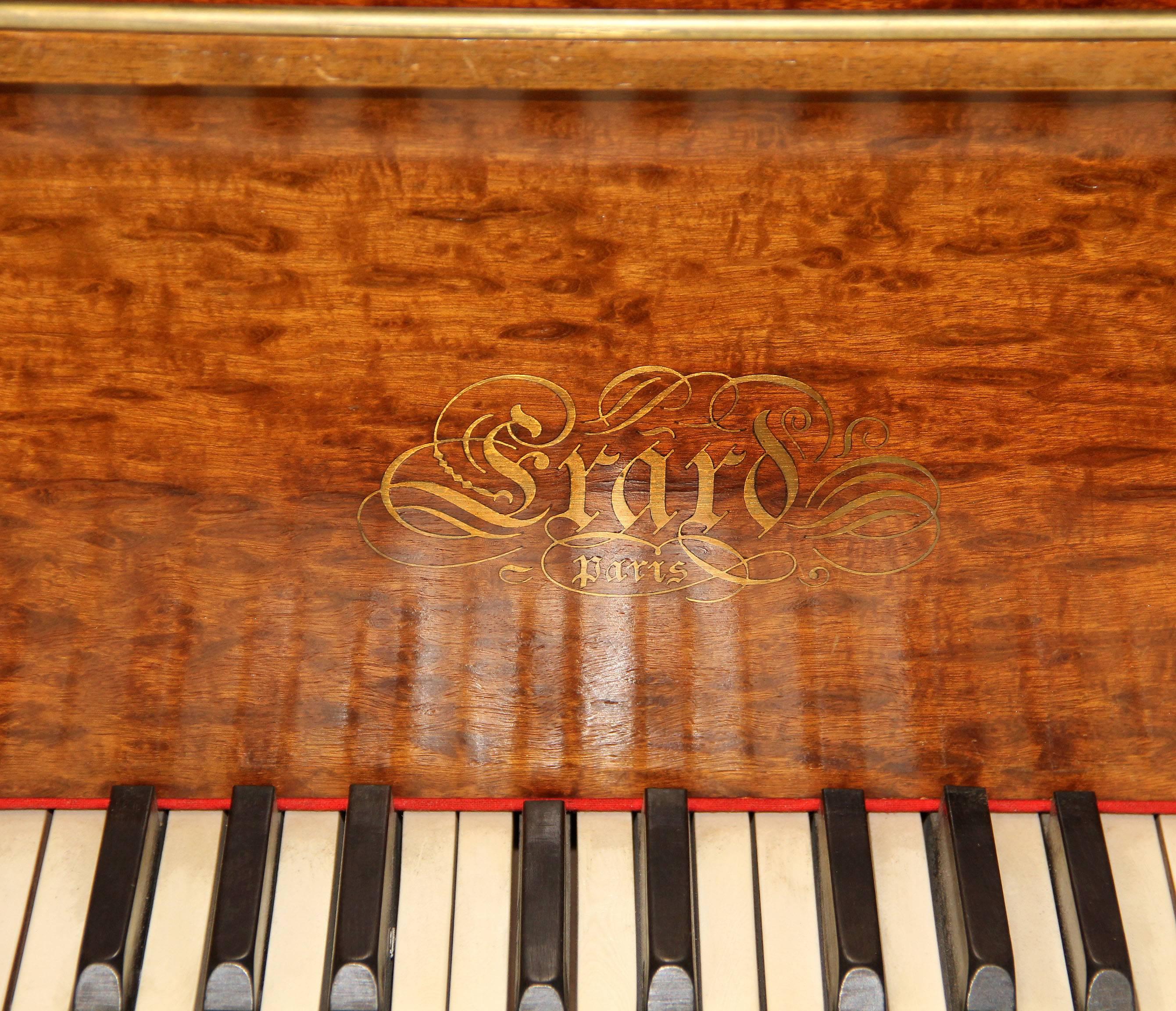 Wonderful Turn-of-the-Century Gilt Bronze-Mounted Grand Erard Piano In Excellent Condition In New York, NY