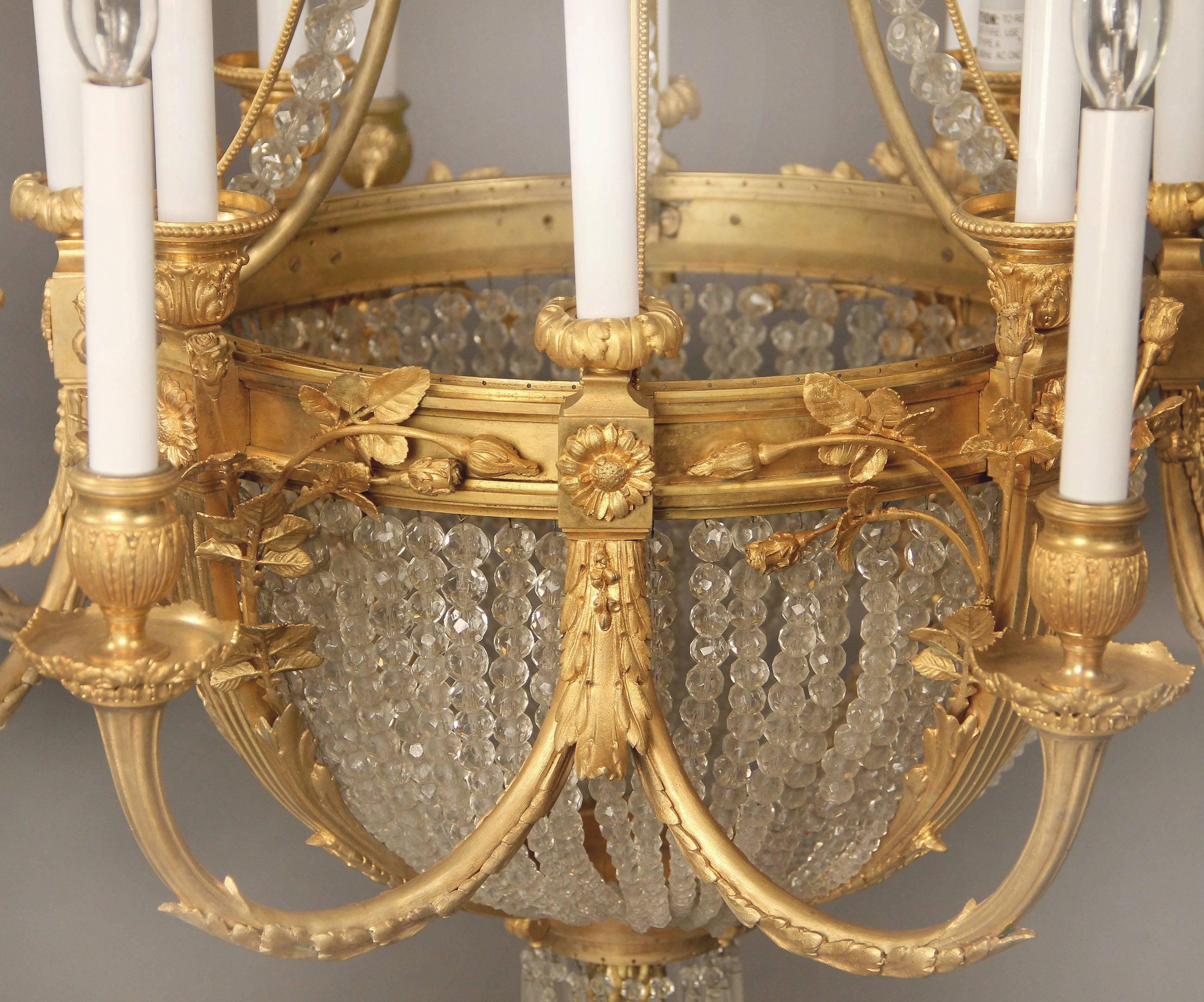 Francese Meraviglioso lampadario in bronzo dorato e perline della fine del XIX secolo in vendita