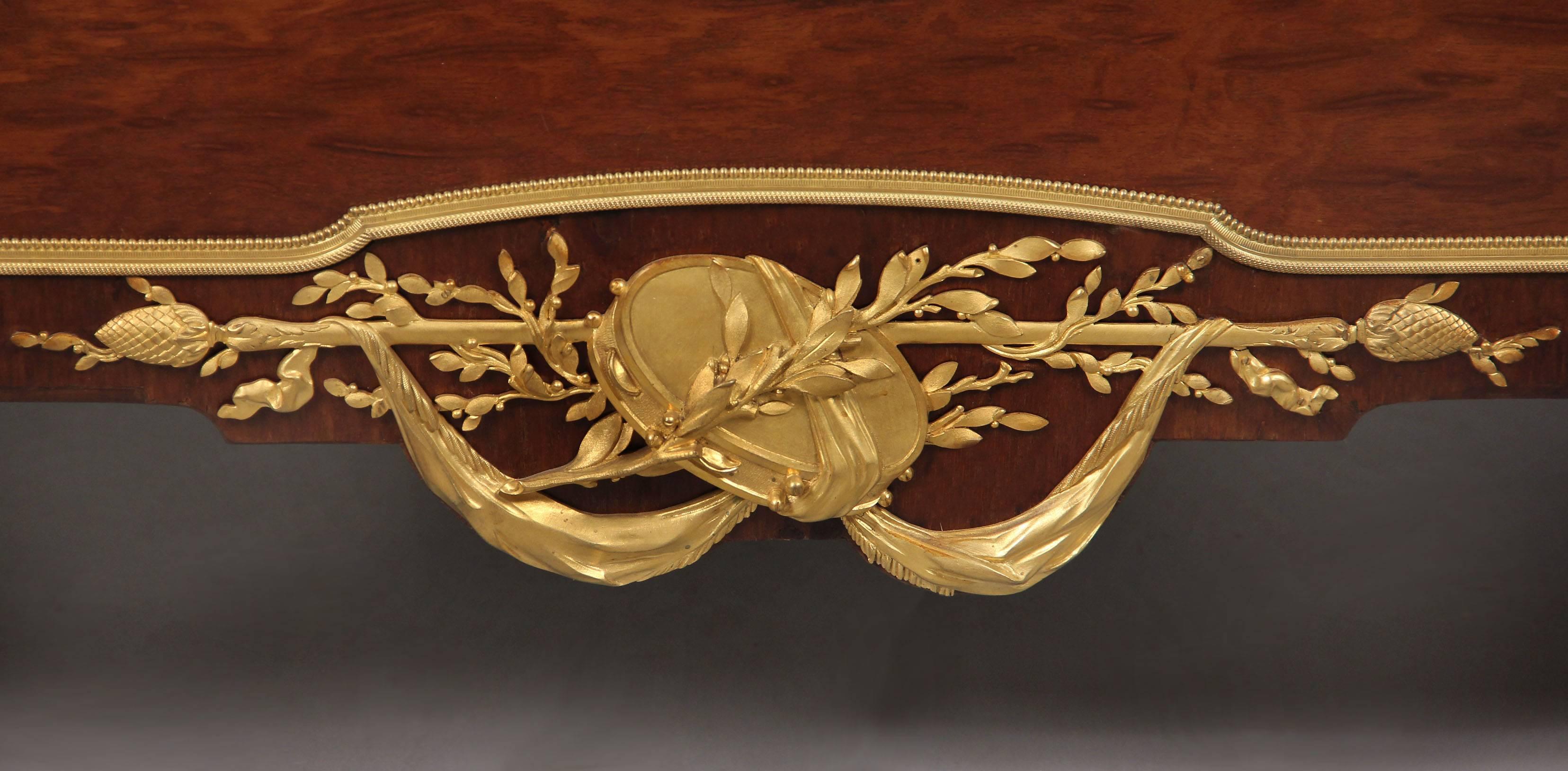 Français Fantastique commode montée en bronze doré de la fin du XIXe siècle par Franois Linke en vente