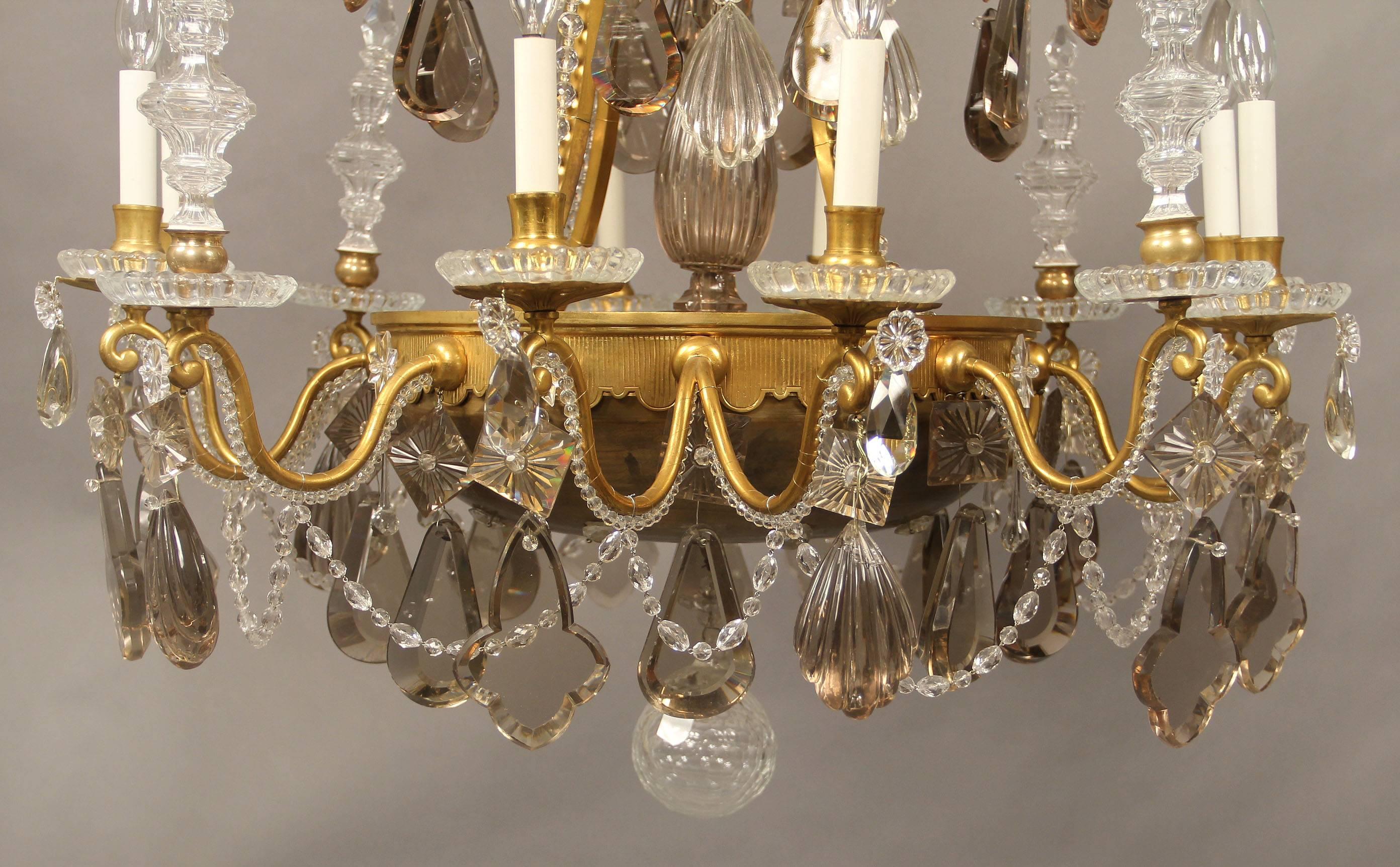 Doré Lustre de la fin du XIXe / début du XXe siècle en bronze doré et cristal de Baccarat en vente
