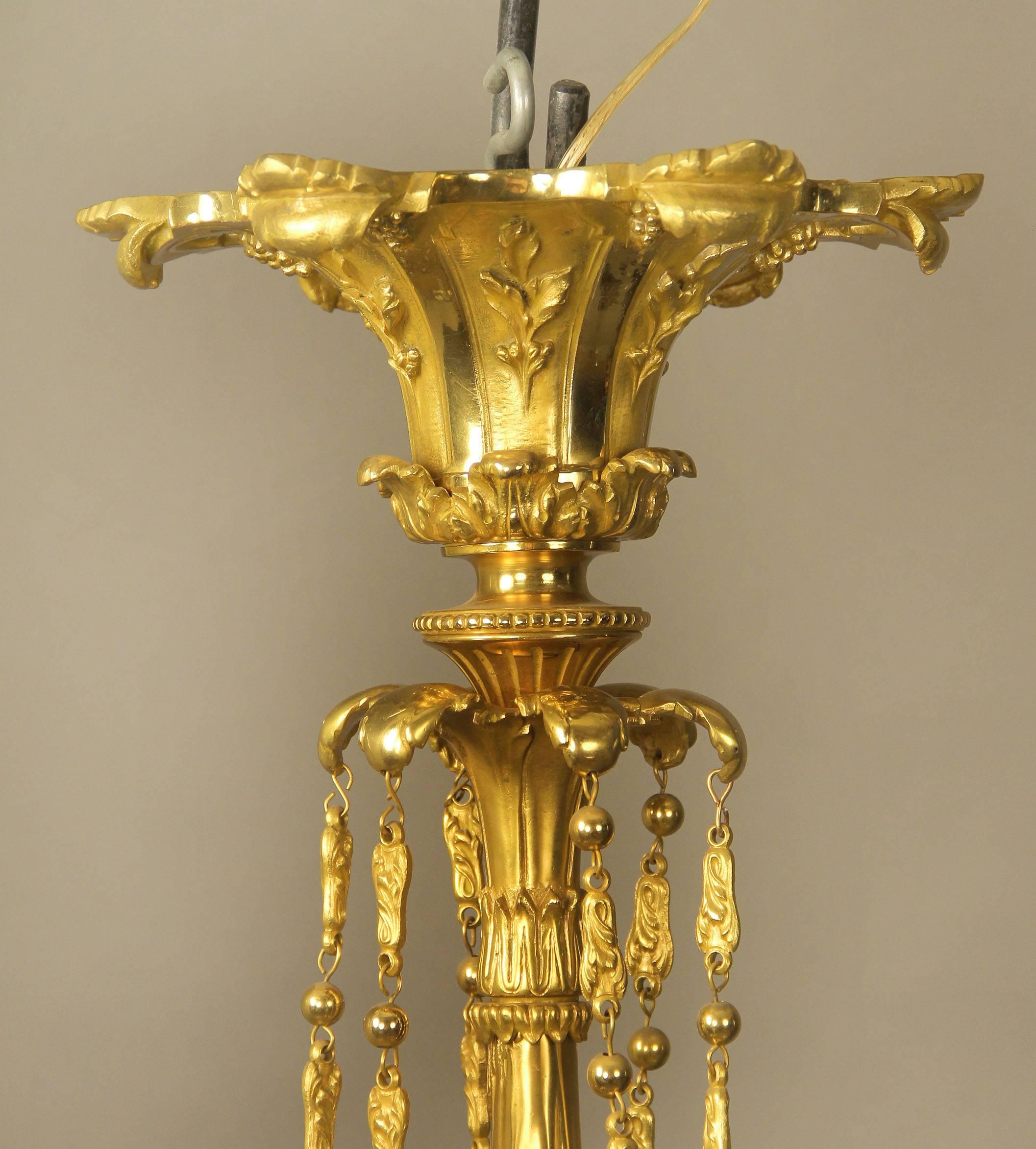 Außergewöhnlicher Kronleuchter aus vergoldeter Bronze und Kristall des späten 19. (Belle Époque) im Angebot