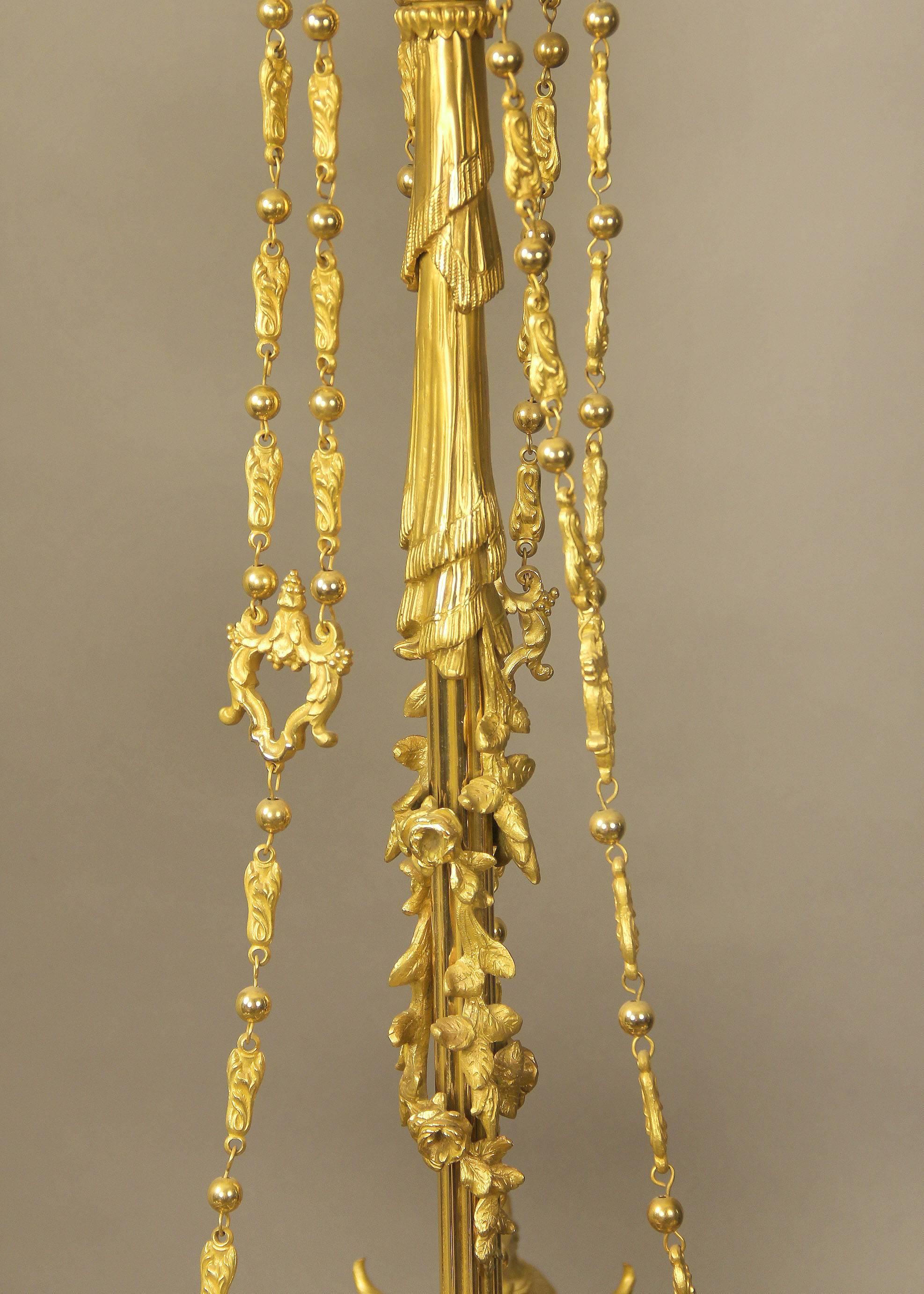 Außergewöhnlicher Kronleuchter aus vergoldeter Bronze und Kristall des späten 19. (Französisch) im Angebot