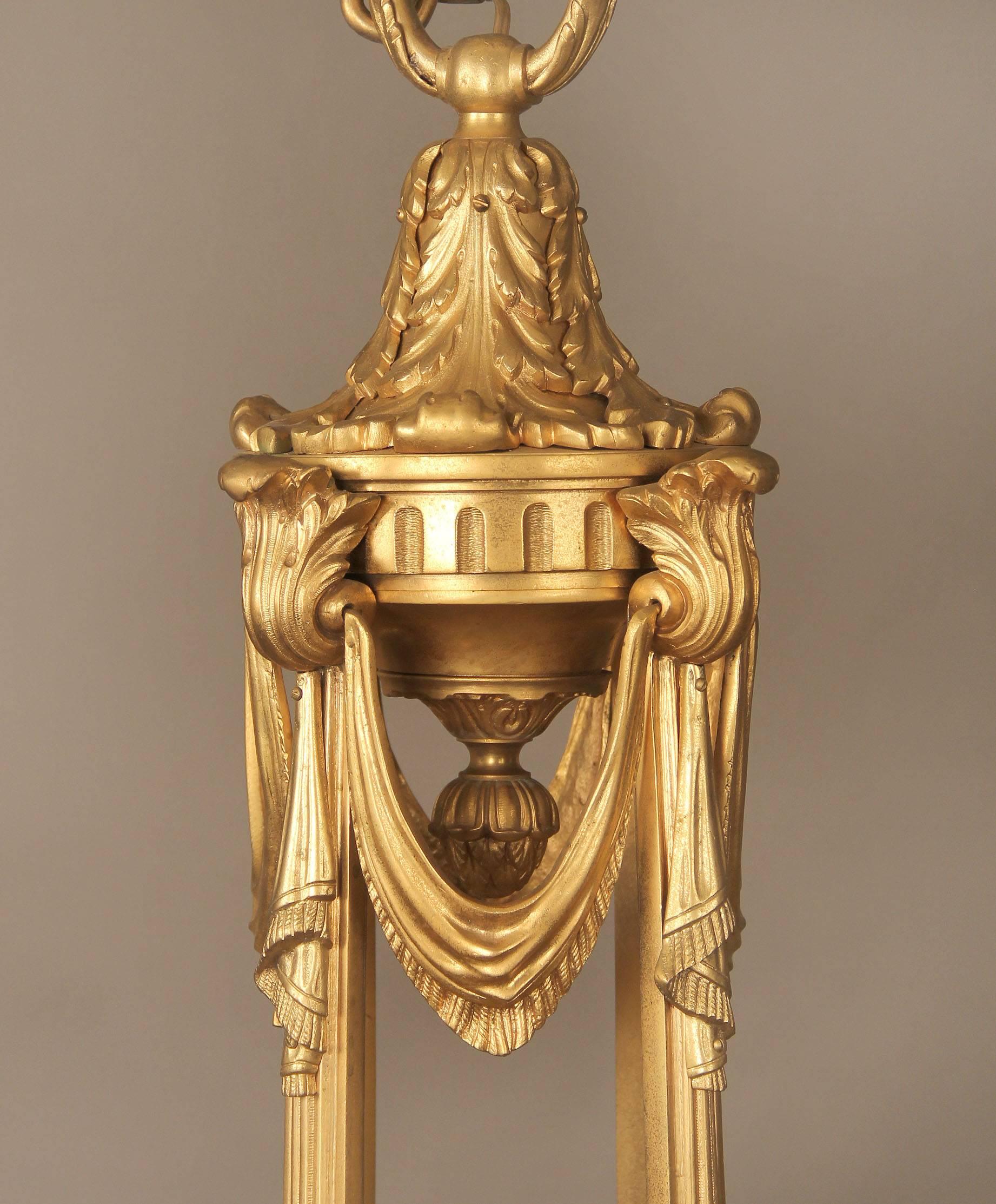 A fine late 19th century gilt bronze and alabaster sixteen-light chandelier.

A finely decorated gilt bronze frame above a large alabaster bowl. Twelve perimeter and four interior lights.

If you are looking for a chandelier, a lantern or sets