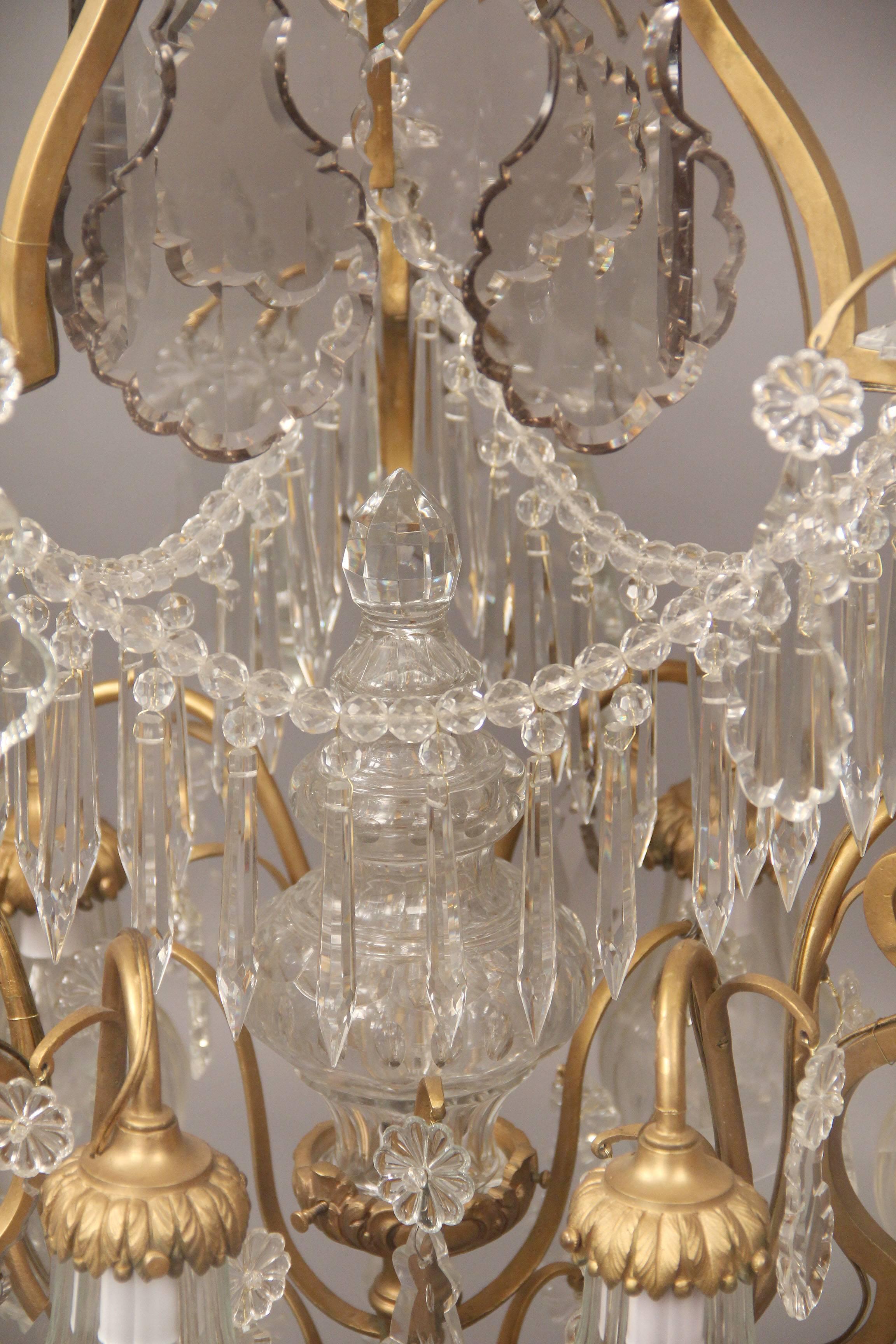 Belle Époque Beau lustre à neuf lumières en bronze doré et cristal du début du XXe siècle en vente