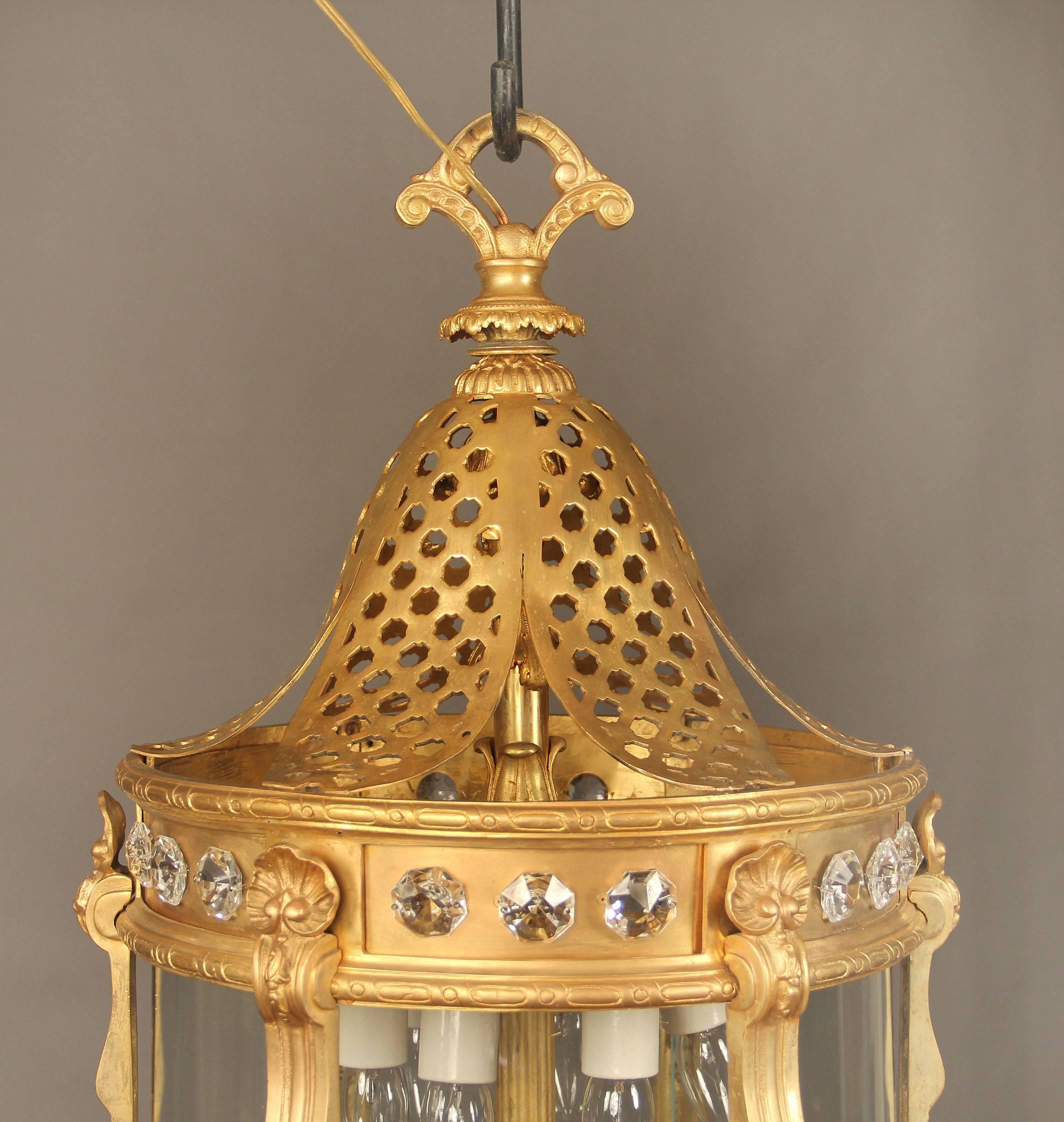 Belle Époque Lanterne monumentale à douze lumières en bronze doré et cristal de la fin du XIXe siècle en vente