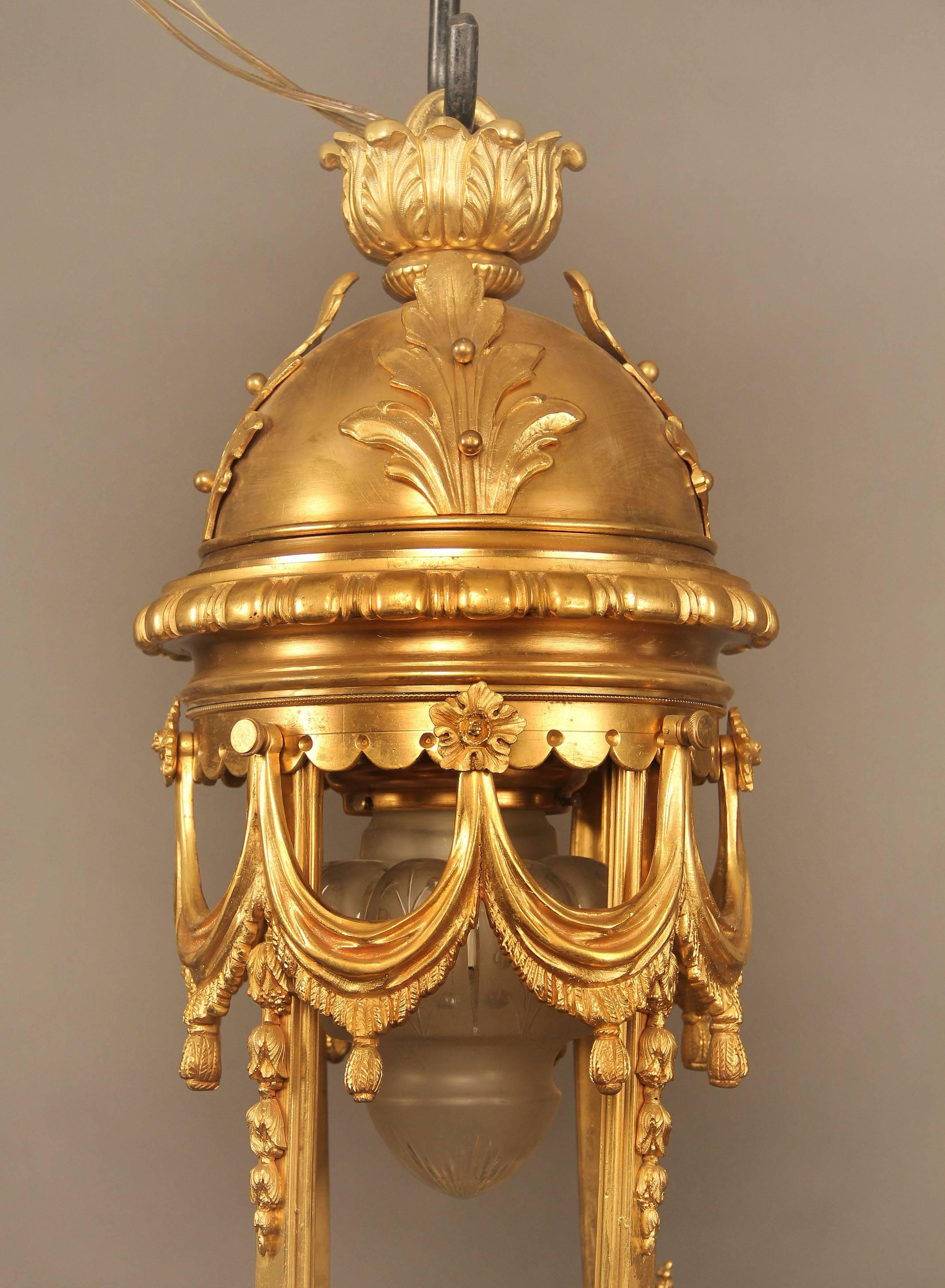 Thirteen-Licht-Kronleuchter aus vergoldeter Bronze, spätes 19. Jahrhundert (Belle Époque) im Angebot