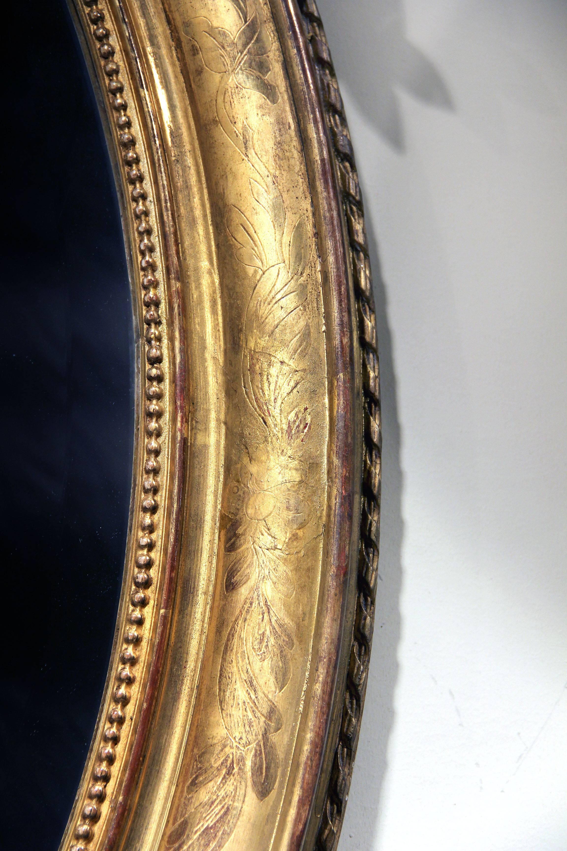 Dorato Raffinato specchio in legno dorato e gesso intagliato della fine del XIX secolo in vendita