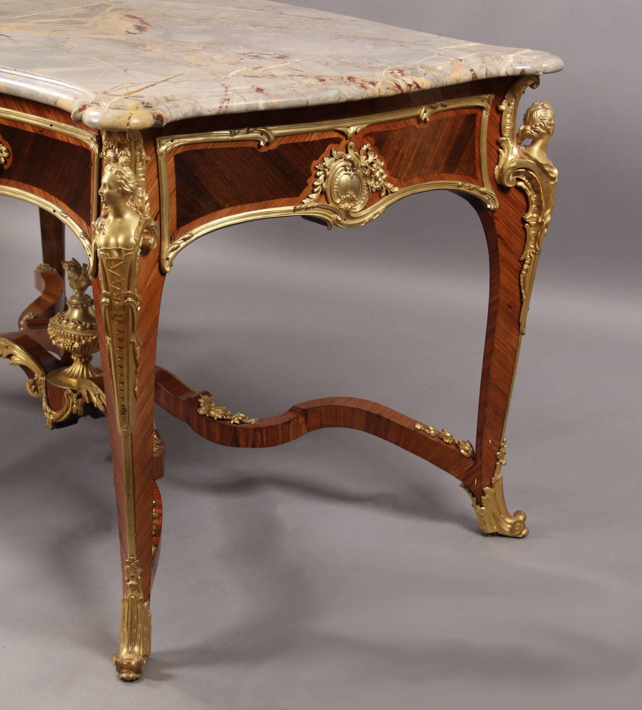Fantastischer vergoldeter Bronzetisch aus dem späten 19. Jahrhundert von François Linke (Marmor) im Angebot