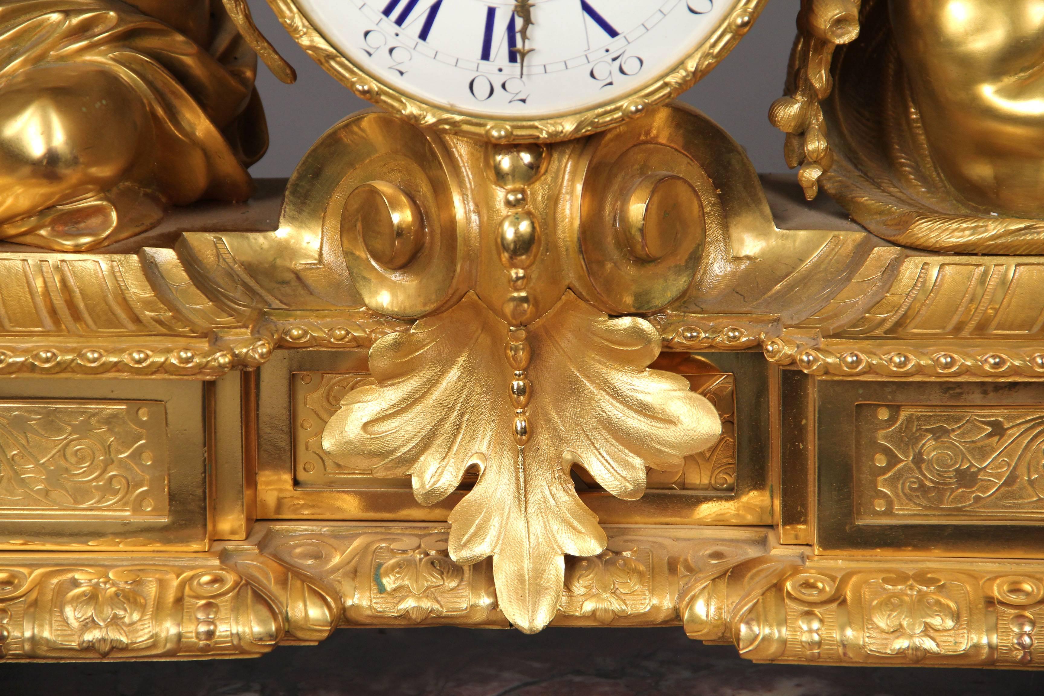 Doré Très belle horloge de cheminée en bronze doré de la fin du XIXe siècle en vente