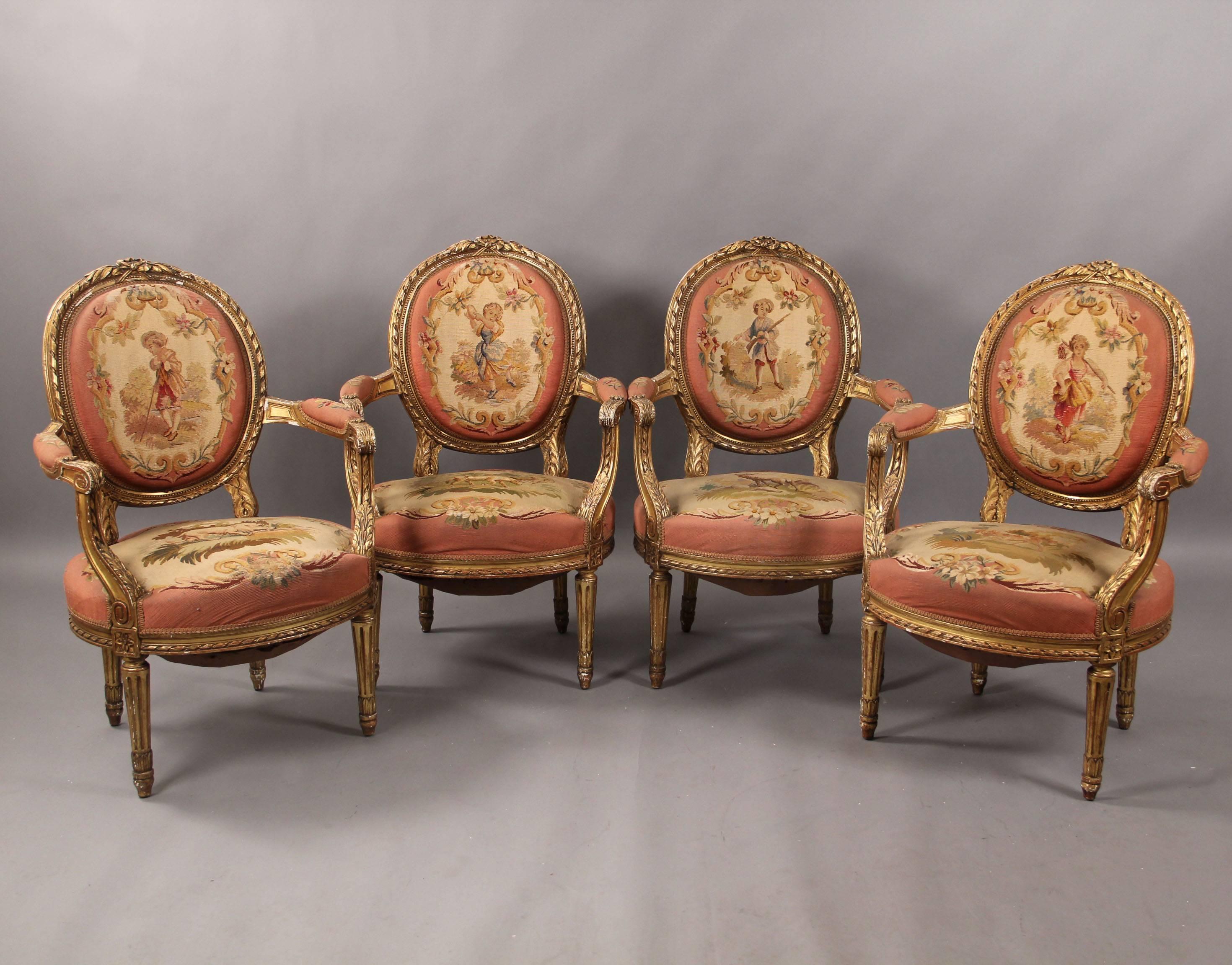 Schönes fünfteiliges geschnitztes Giltwood-Aubusson-Salon-Set aus dem späten 19. Jahrhundert (Belle Époque) im Angebot