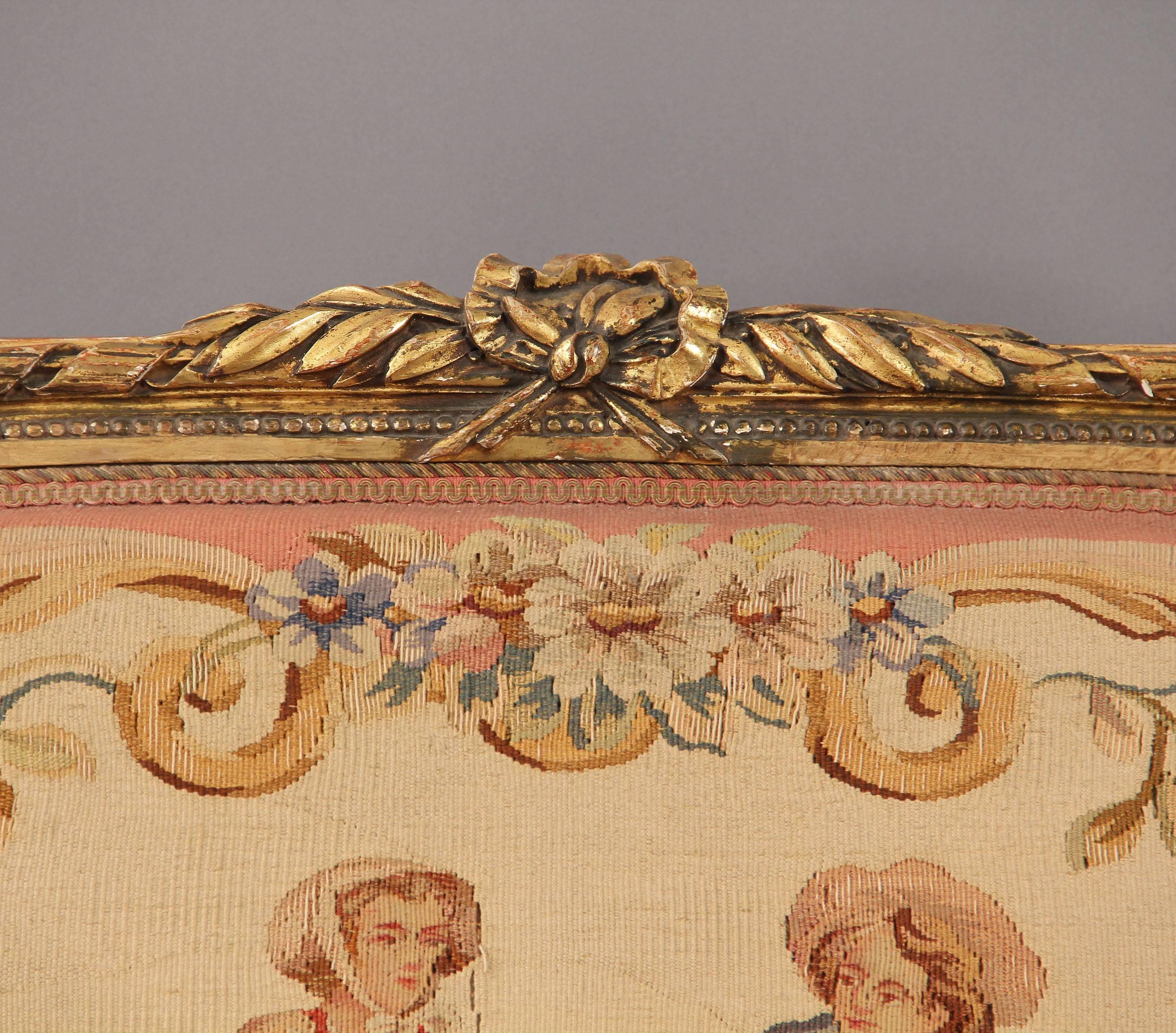 Schönes fünfteiliges geschnitztes Giltwood-Aubusson-Salon-Set aus dem späten 19. Jahrhundert (Vergoldet) im Angebot