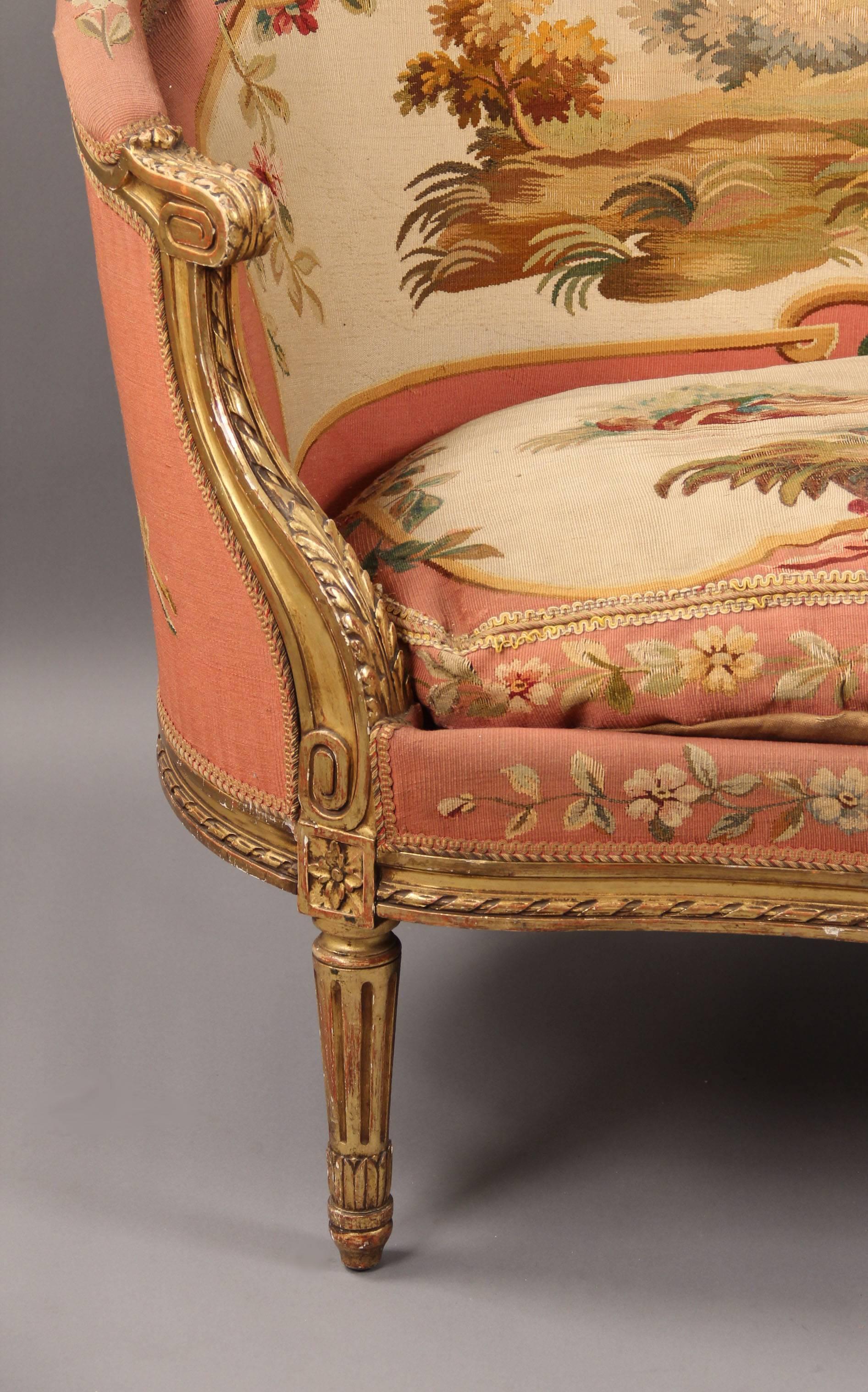 Schönes fünfteiliges geschnitztes Giltwood-Aubusson-Salon-Set aus dem späten 19. Jahrhundert im Zustand „Gut“ im Angebot in New York, NY