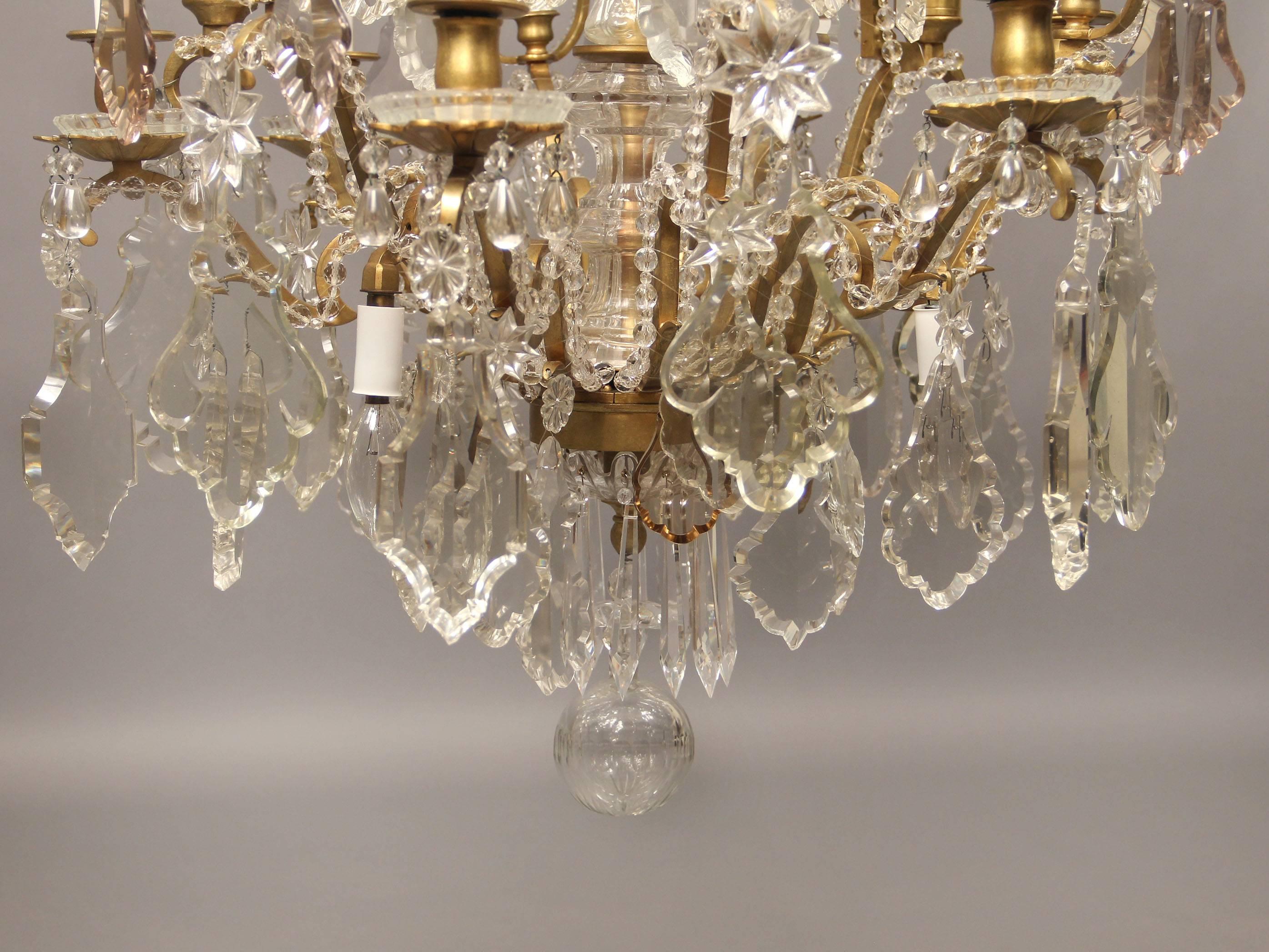 Elegant Late 19th Century Gilt Bronze and Baccarat Crystal Chandelier For Sale 1