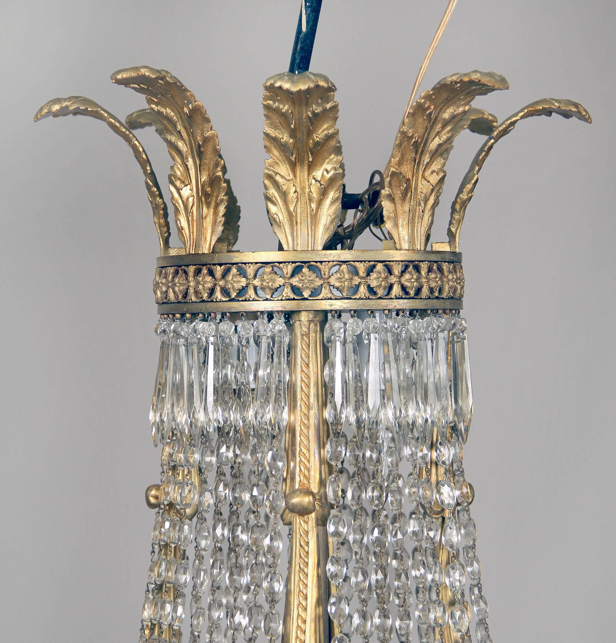 Atemberaubender Kronleuchter aus vergoldeter Bronze und tropfenförmigem Kristall, spätes 19. Jahrhundert (Französisch) im Angebot