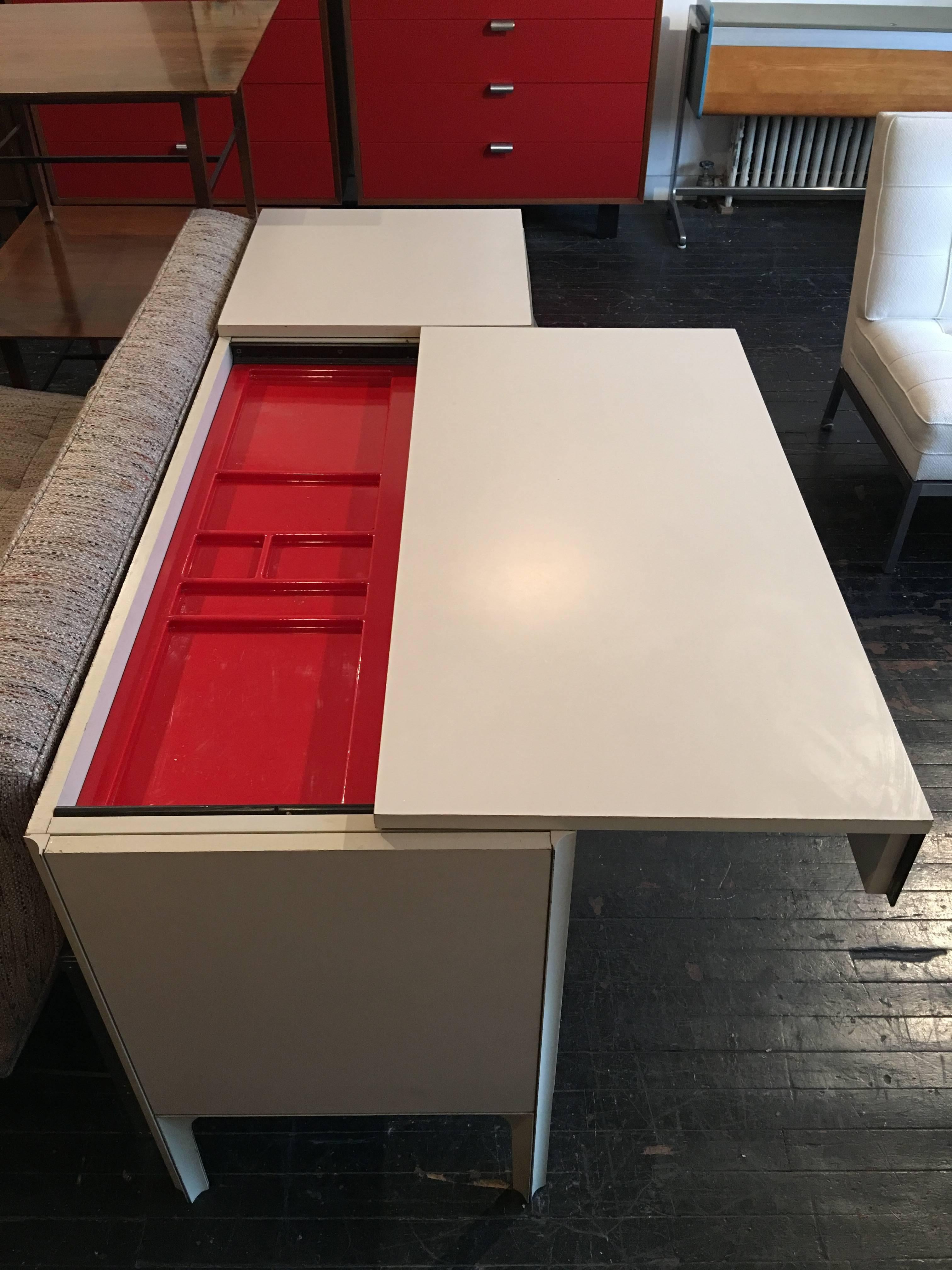 Raymond Loewy, Desk DF2000, circa 1960s In Good Condition In Brooklyn, NY